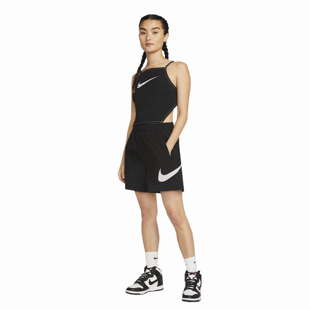 clean look Nike - Women's NSW Essential Woven Shorts (DM6739 010)
