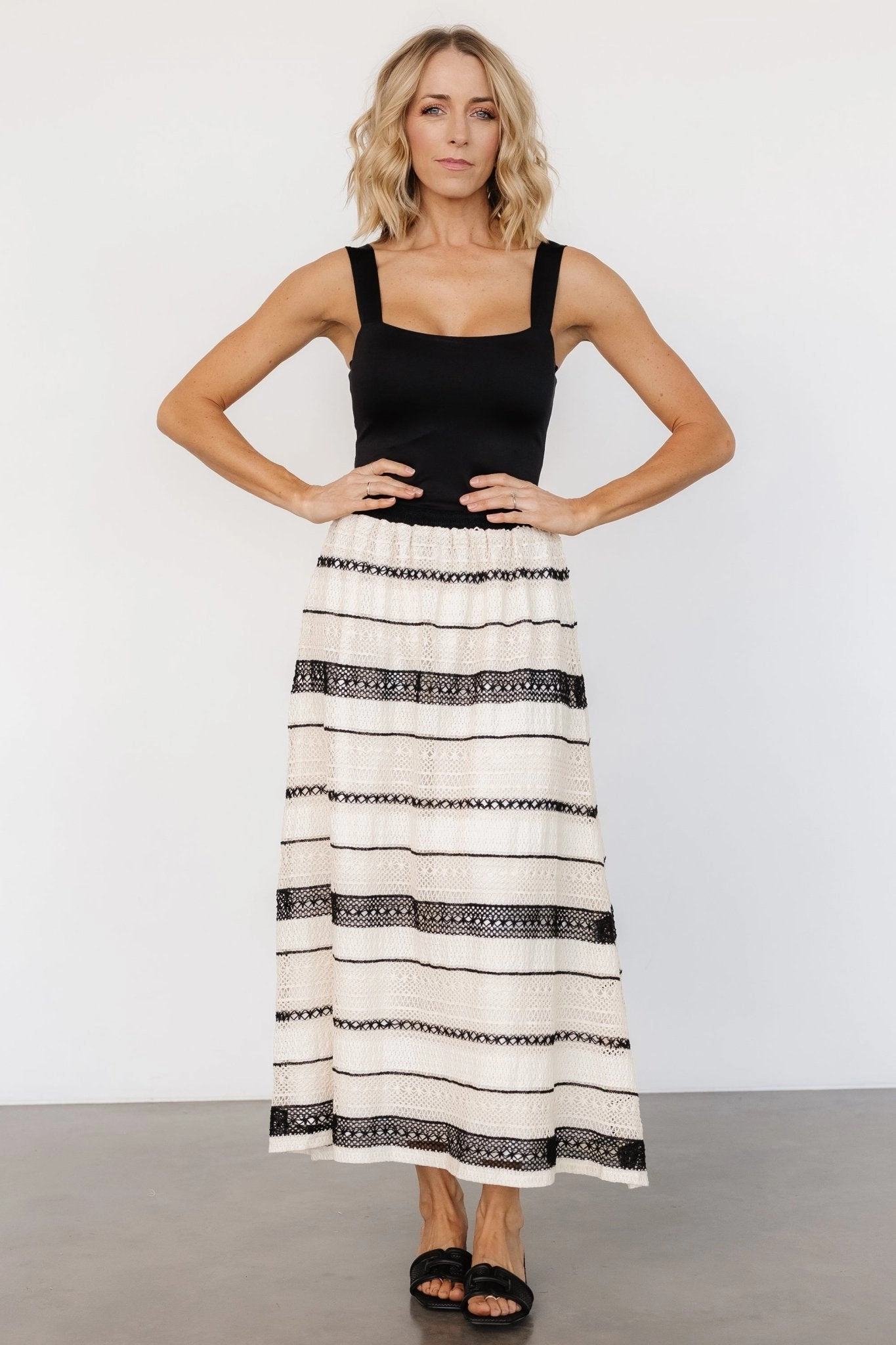 Casual Moments Celebrity Style Alondra Woven Skirt | Cream   Black