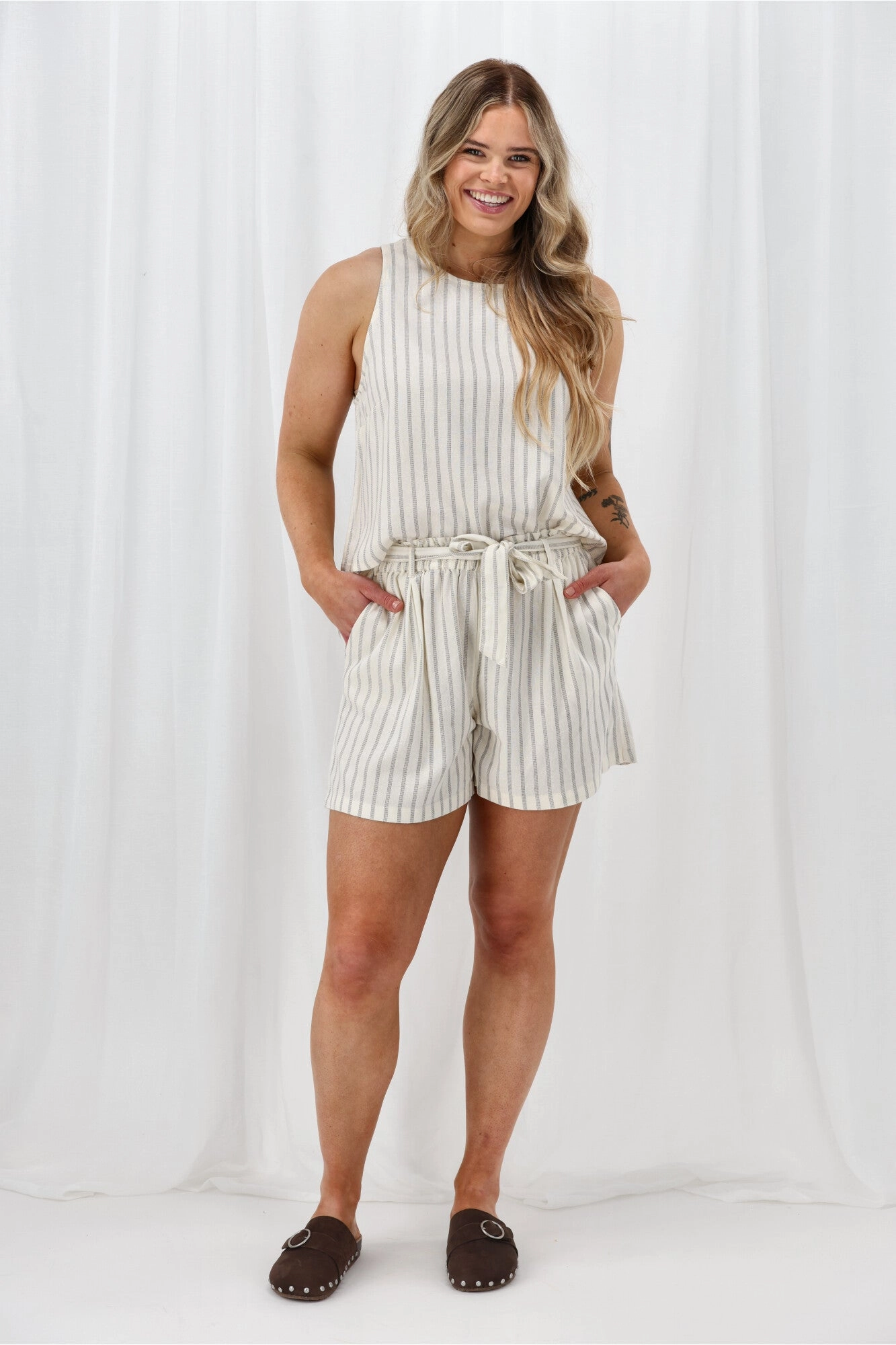 ONLY Onllima H/W Linen Blend Belt Shorts Cloud Dancer Stylish Shorts Clean Stretch