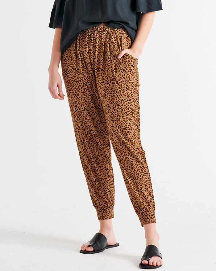 Betty Basics Paris Pant Wild Print Travel Outfit Tall Fit