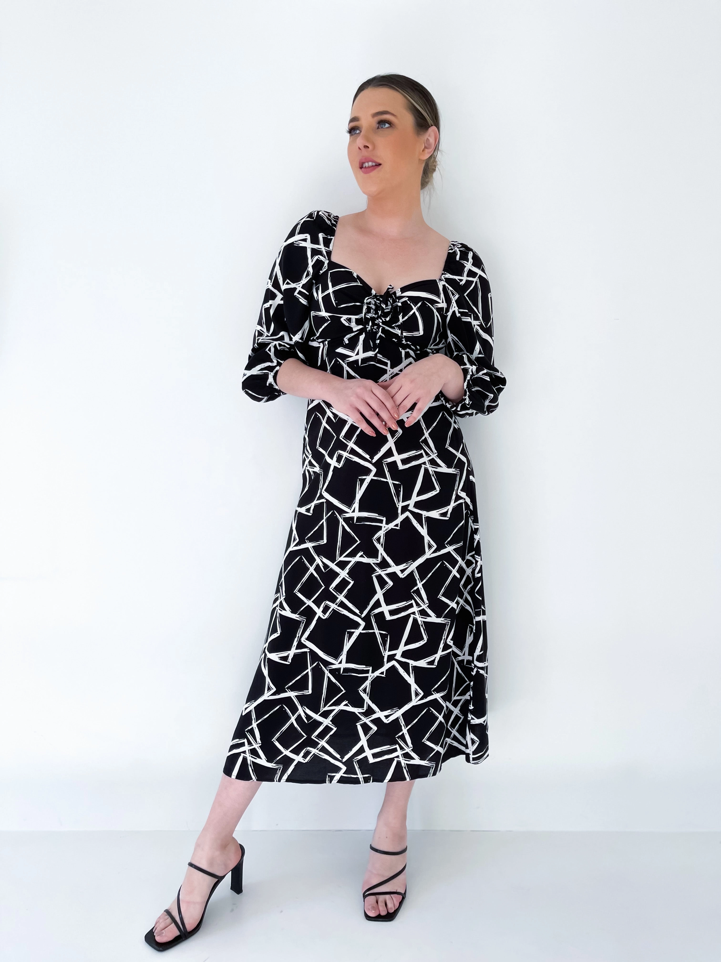 Fria Luna Dress Black Comfort waistband Weekend Edge