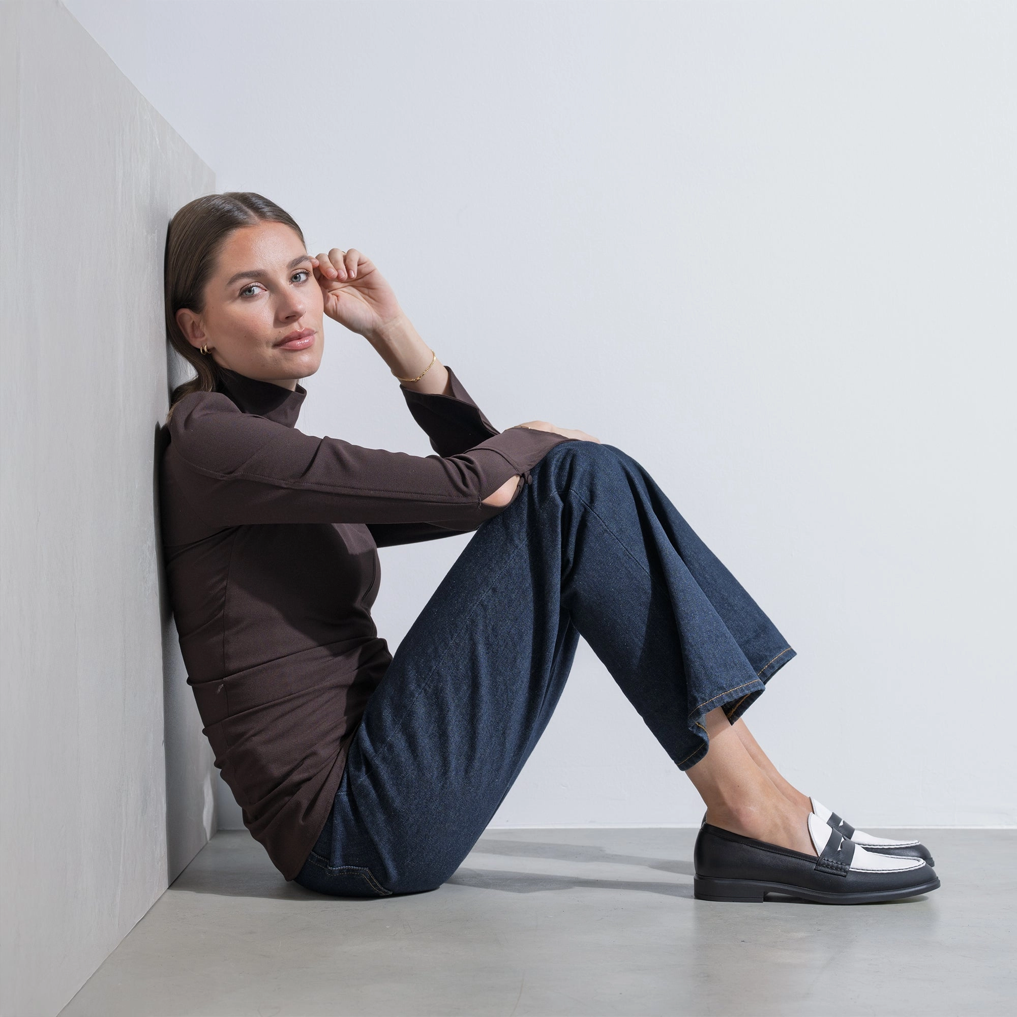 Vintage Style Slim Sole Design Vend?me Blandine black and white calfskin leather loafers