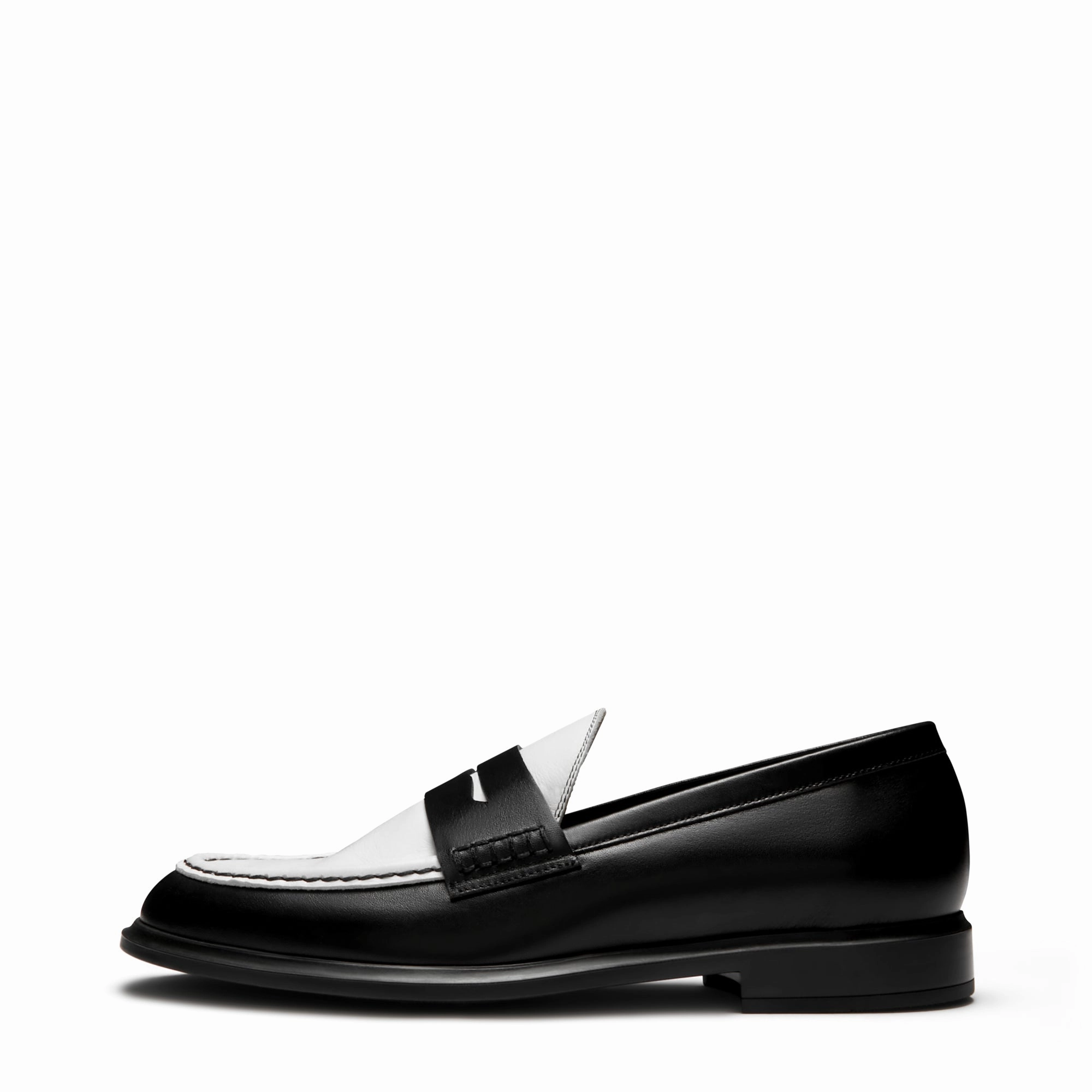 Vend?me Blandine black and white calfskin leather loafers Sleek Vibe