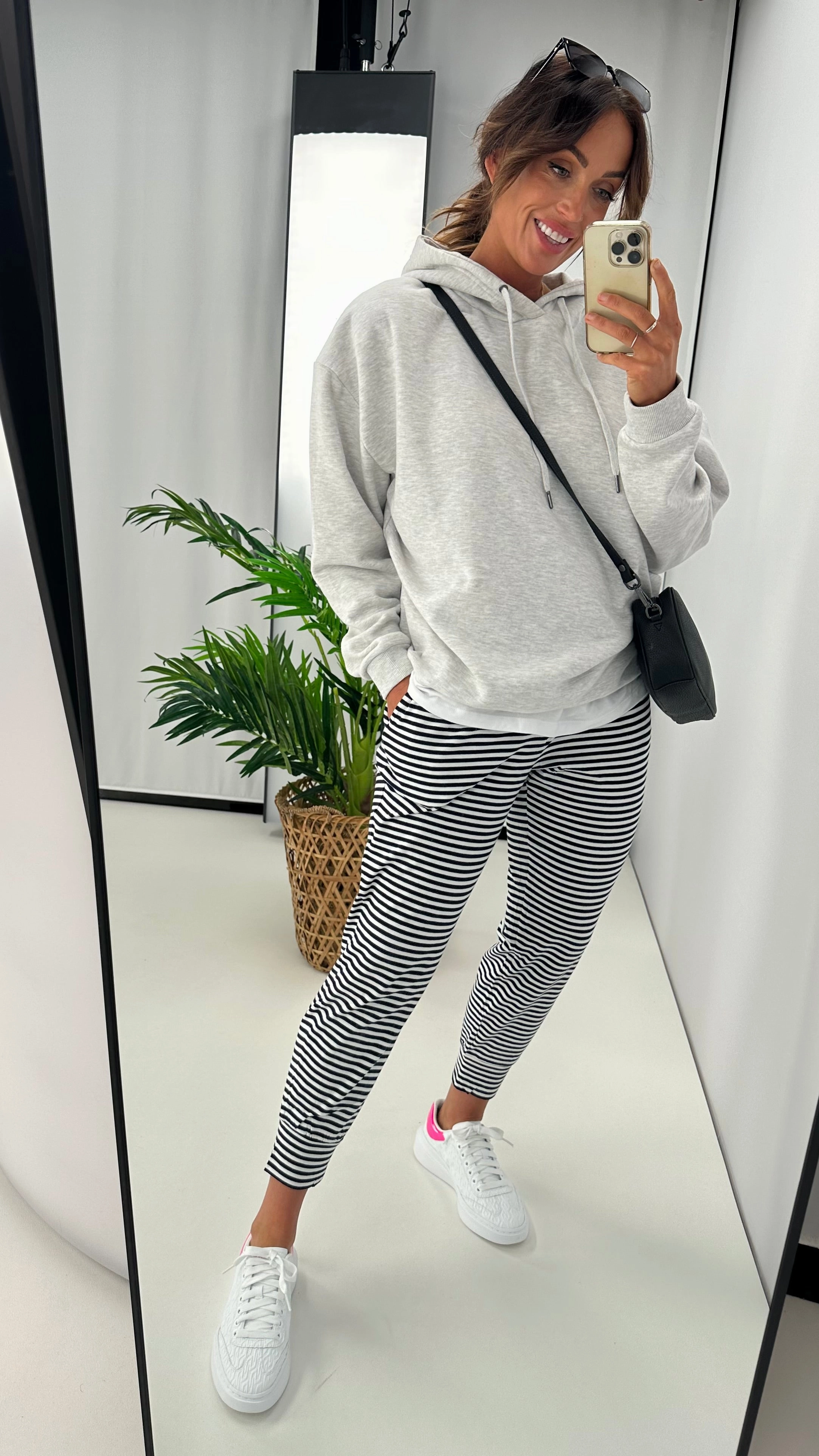 Silent Theory Falling Bricks Stripe Pant Navy Ultra Shape Gym Essentials