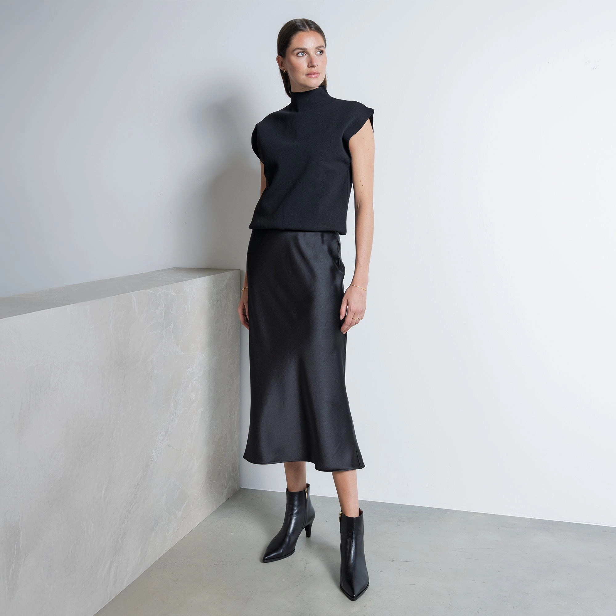 Vend?me Lola black calfskin leather boots Wide Range Abrasion Resistant Outsole