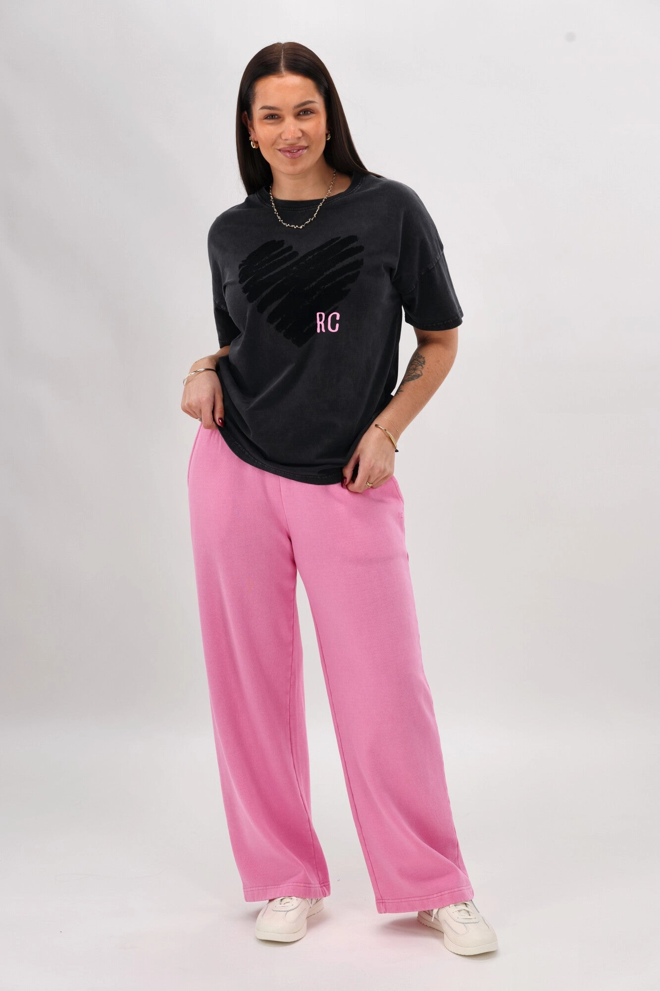 Rebel Club Flock Scribble Heart Tee Black Cashmere combination Casual Design Fit