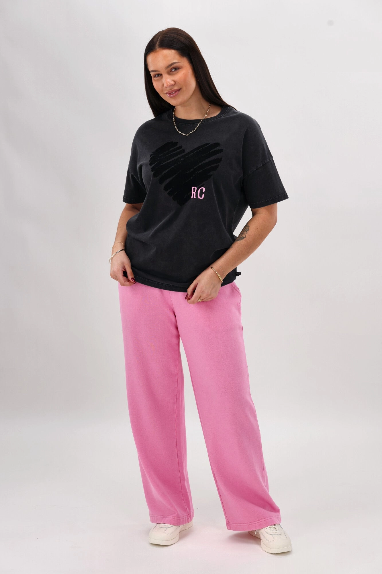 Rebel Club Flock Scribble Heart Tee Black slim fit Lightweight Construction