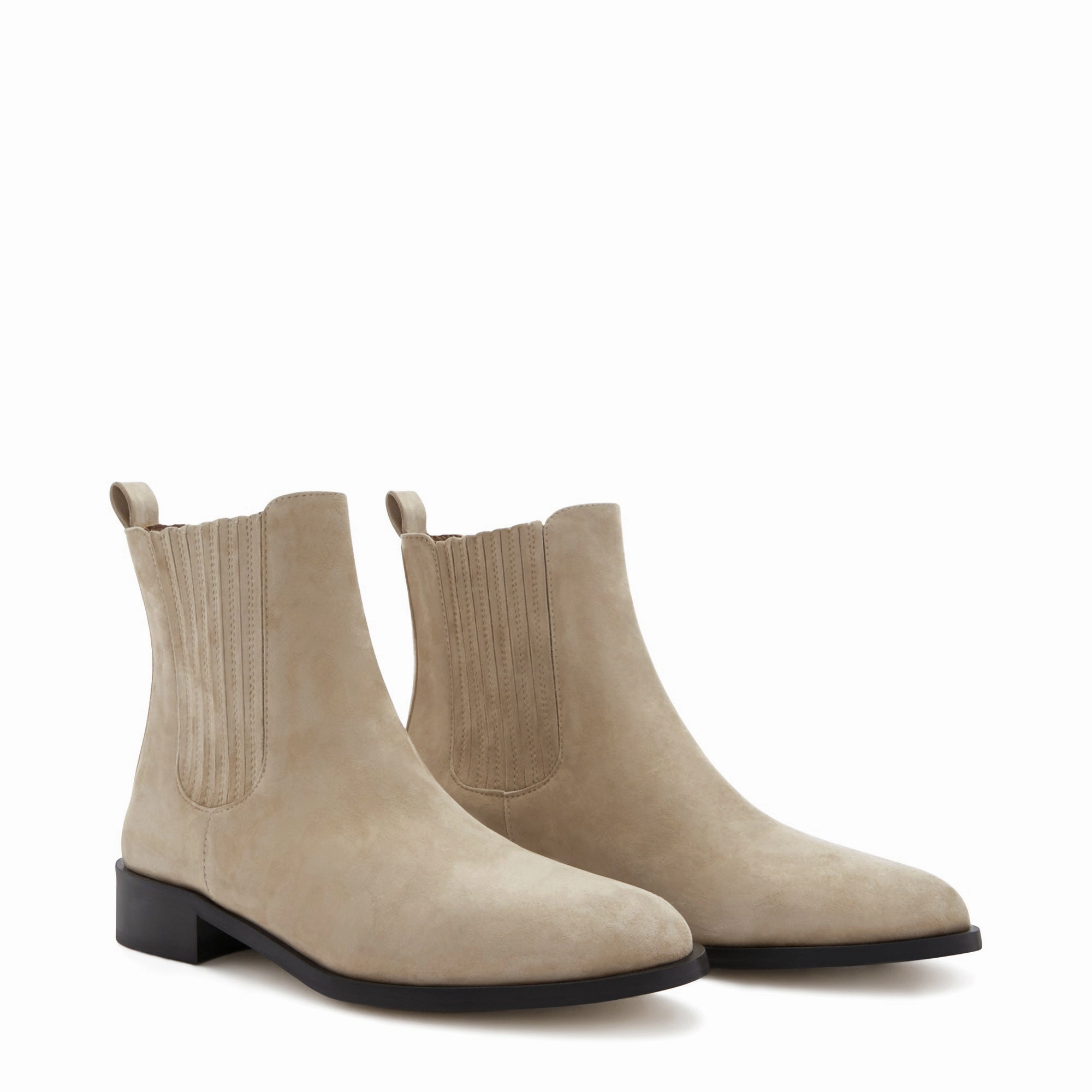 Ski Resort Visitor Urban Feel Vend?me Chey beige suede chelsea boots
