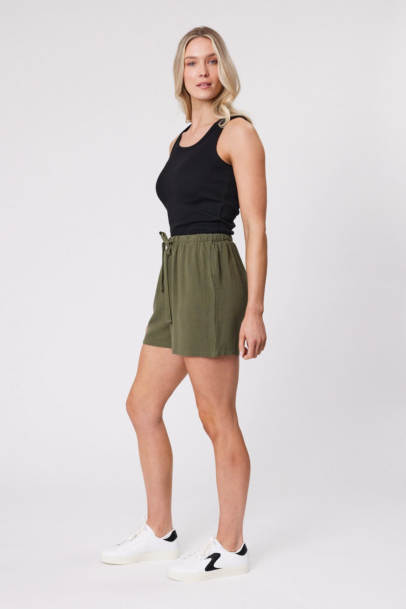 Shine On Essentials Shorts Khaki suede look