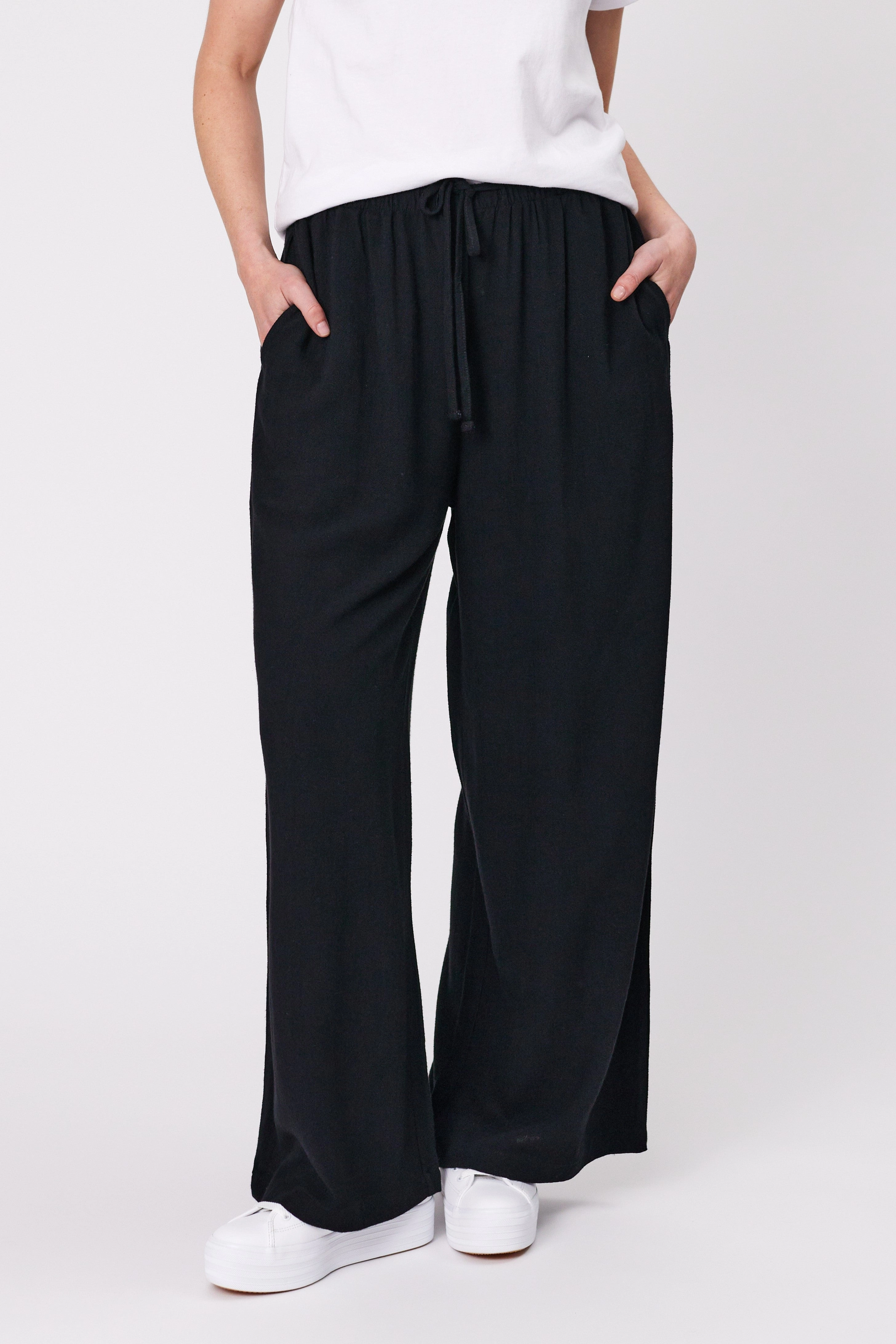 Shine On Essentials Woven Pant Black Fit For All Day
