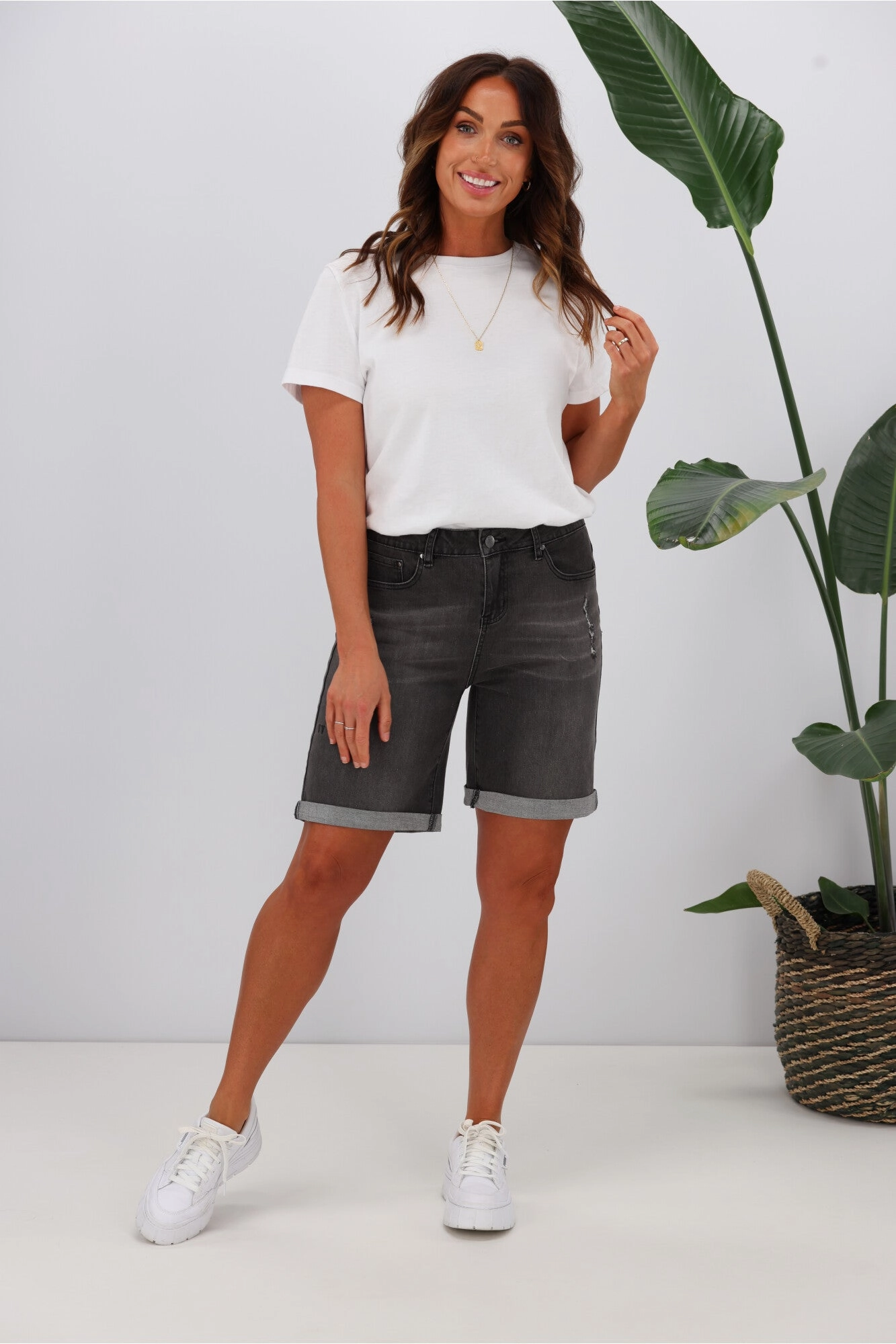 Shine On Label Boyfriend Shorts Washed Charcoal Sleek Stretch Casual Look