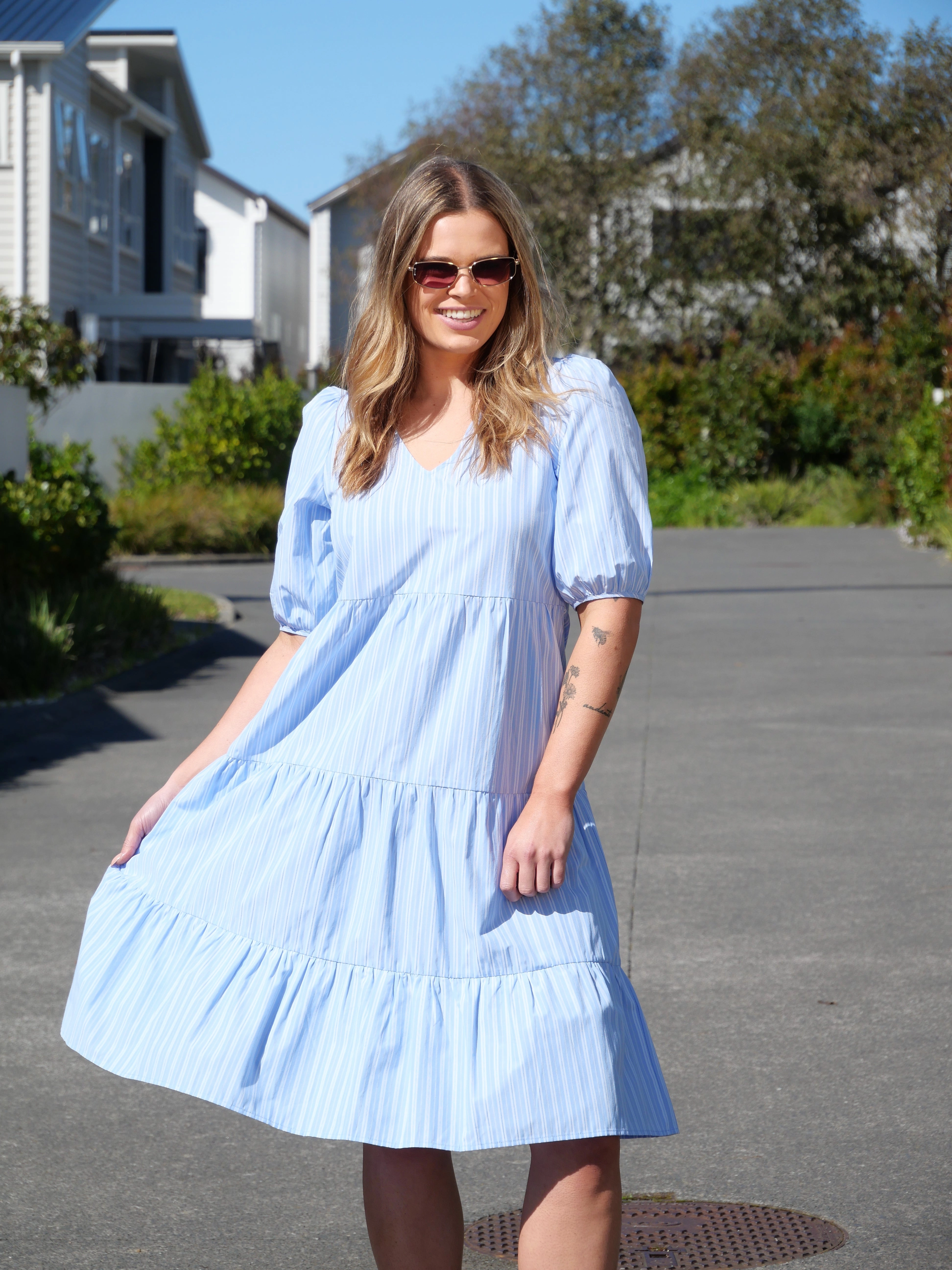 Light Weight Flawless Waistband Shine On Label Dahlia Tiered Midi Dress Blue Stripe