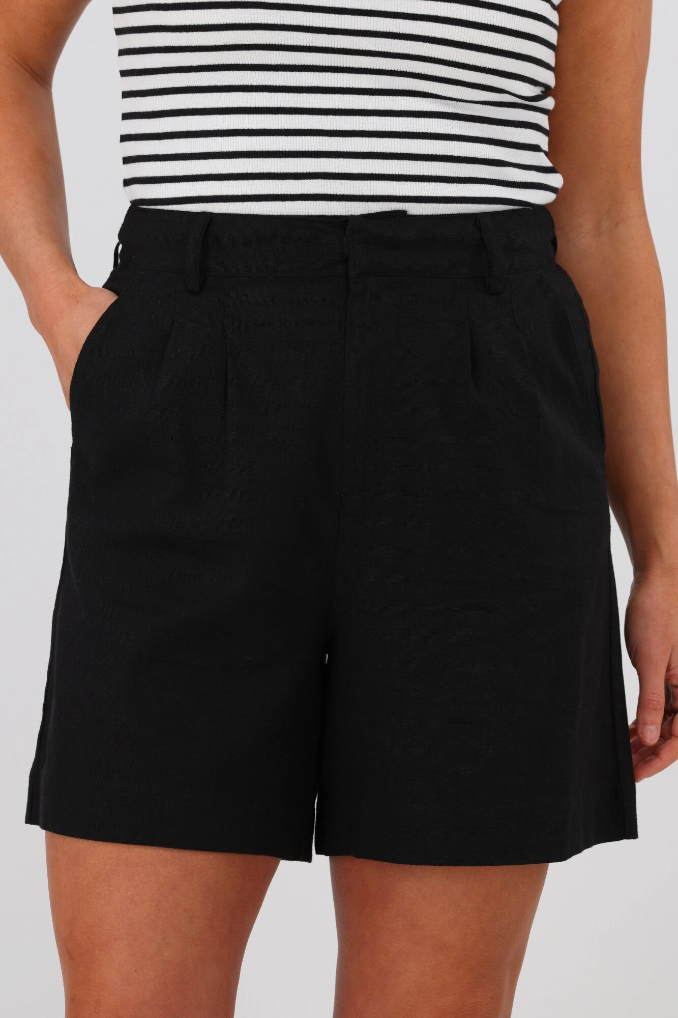 Shine On Label Davie Linen Shorts Black Soft Inner Lining