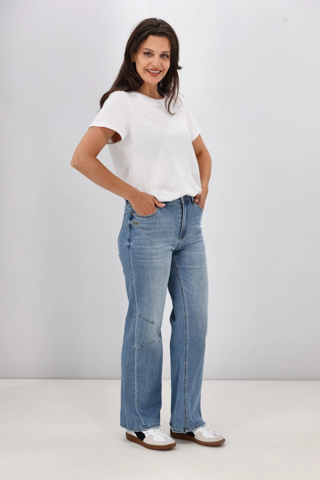 Soft Touch For Adults Airport Travel Unisex Style Shine On Label Dawson Wide leg Jean with Darts Vintage Blue