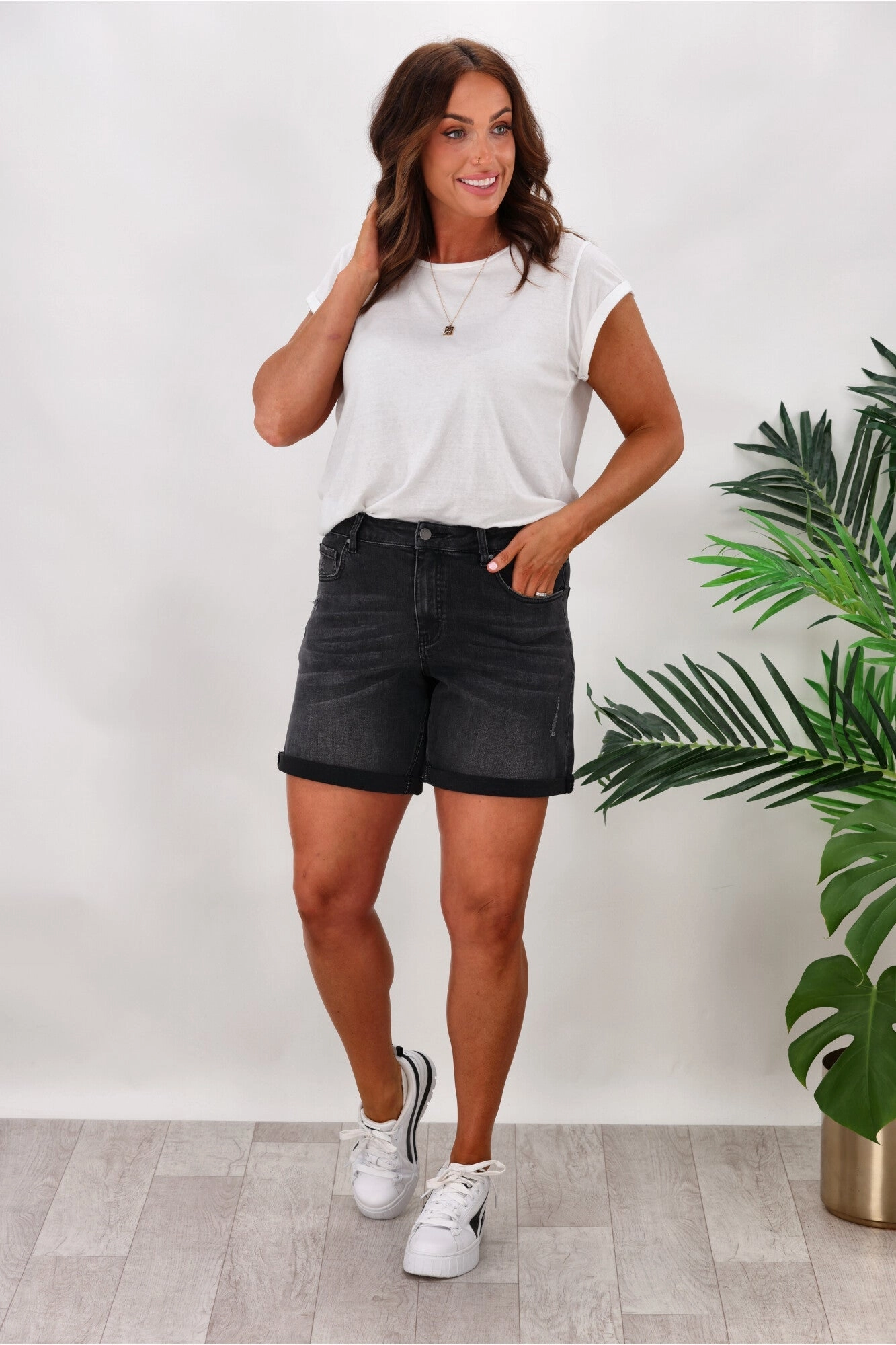 Shine On Label Kylo Distressed Denim Short Black Comfy Look