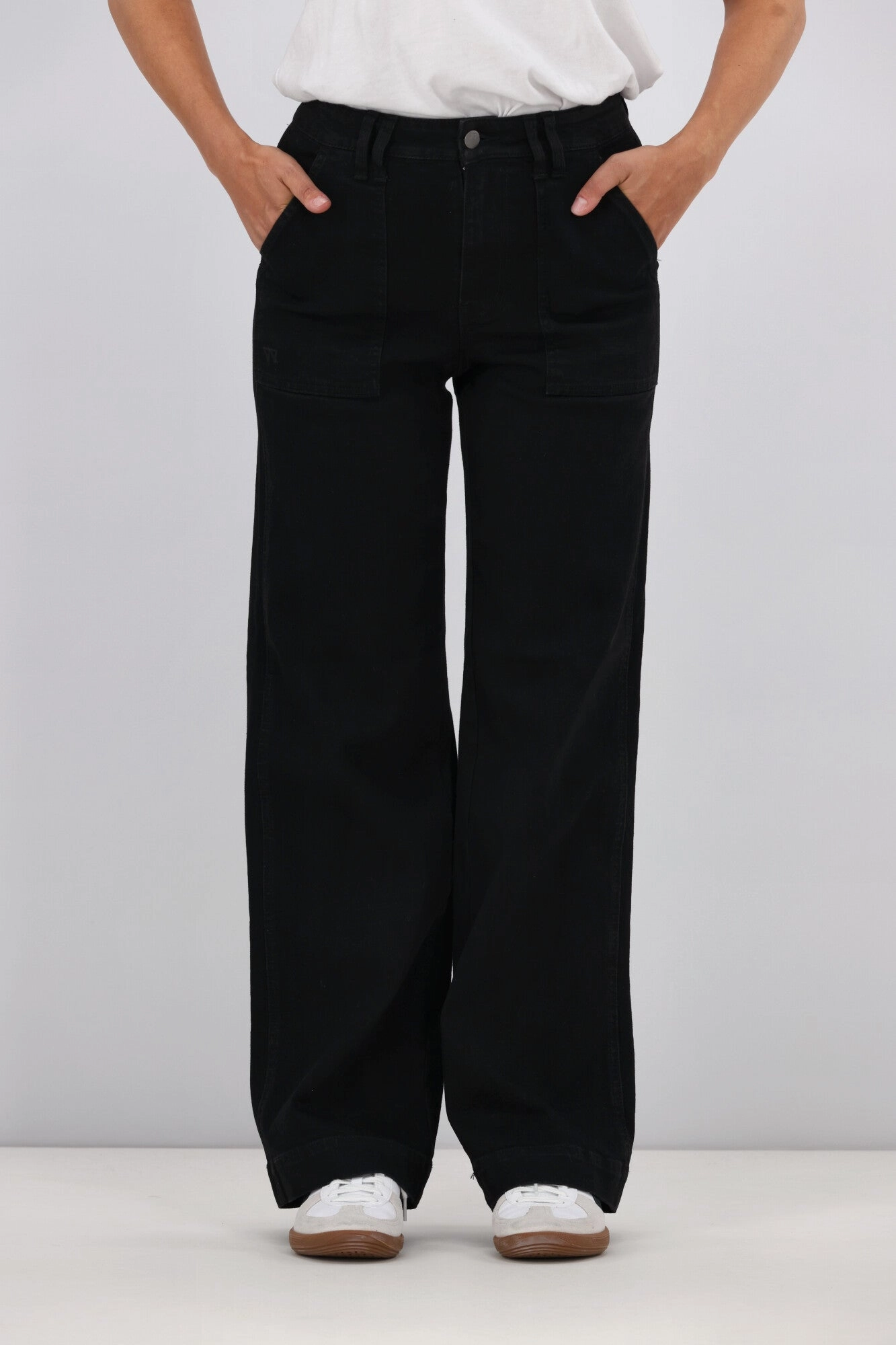 Casual Comfort Shine On Label Noah Wide Leg Patch Pocket Jeans Black