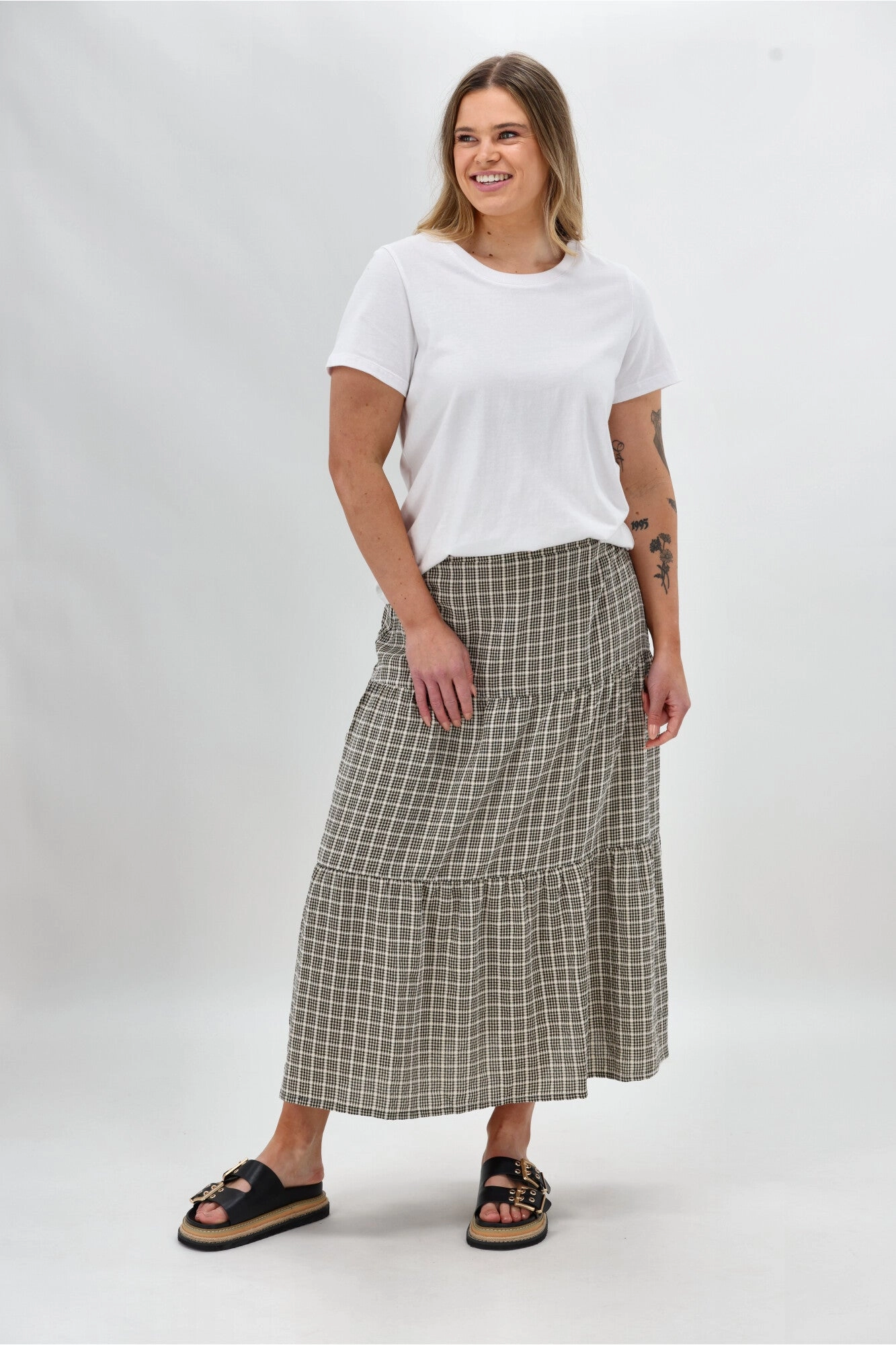 Shine On Label Siemina Tiered Skirt Black Natural Check Essential Style