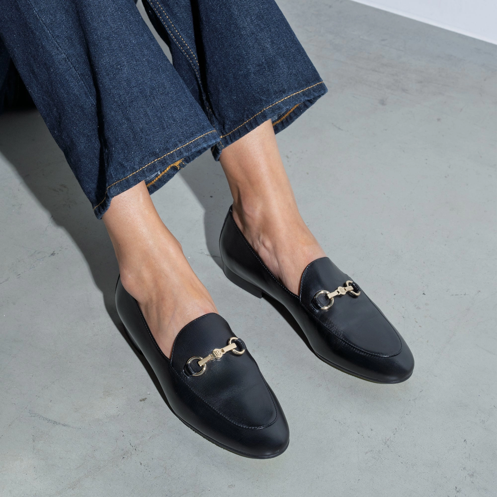 Vend?me Fleur black calfskin leather loafers Premium Leather Smart Appearance