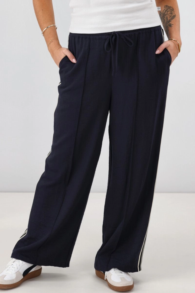 Urban Commuter City Walk Slimming Effect Shine On Label Keely Wide Leg Pant with Stripe Tape Midnight