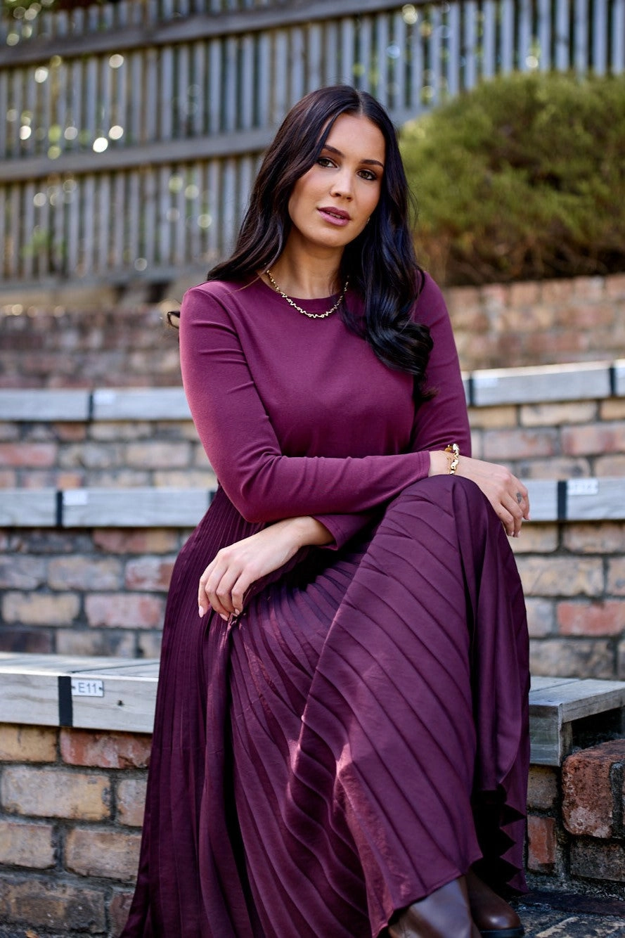 Gloss by Shine On Vester Knit Dress with Woven Pleat Skirt Wine Floral design Travel-Pack