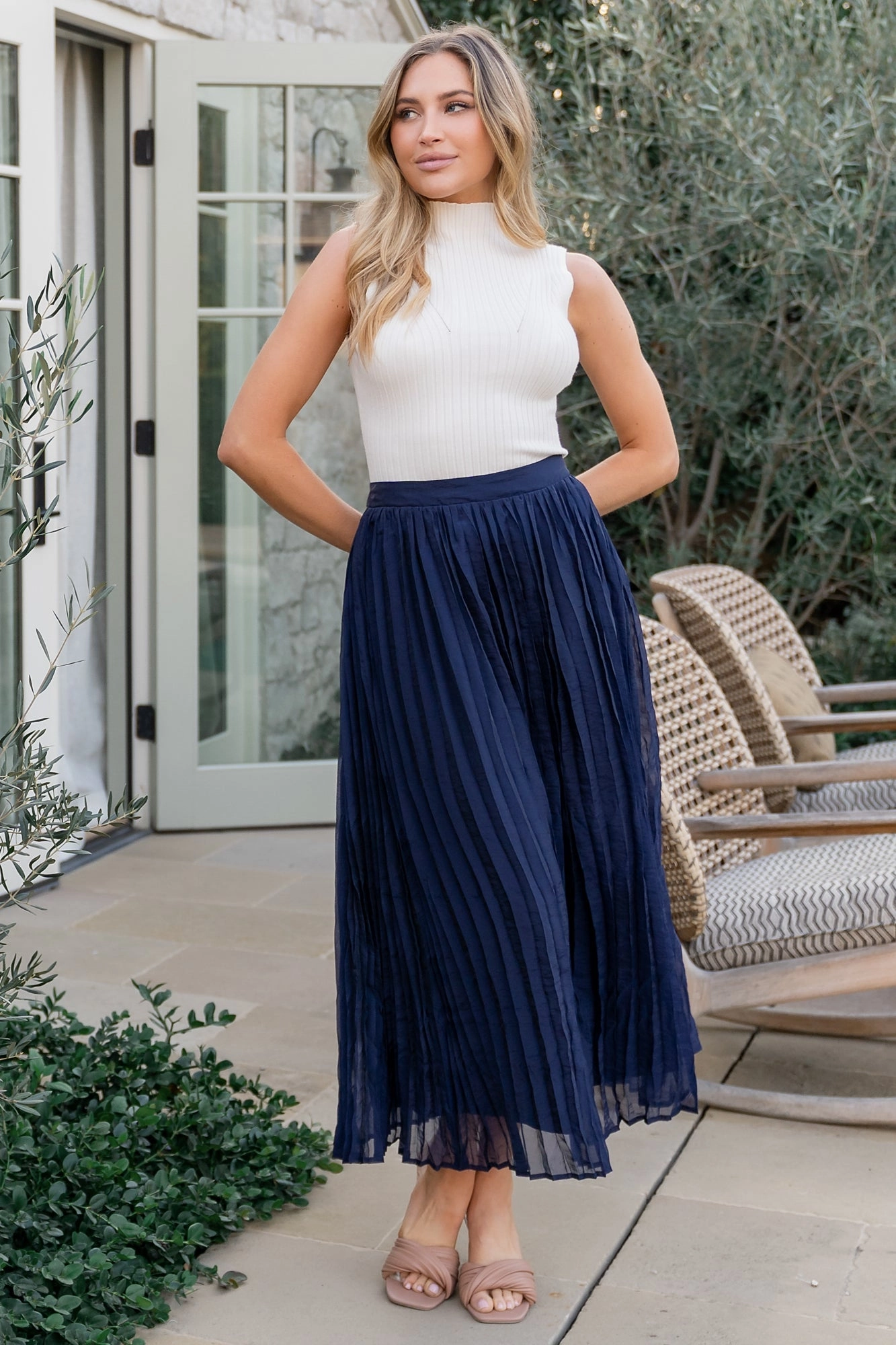 Maximalist look Cyra Midi Skirt | Navy