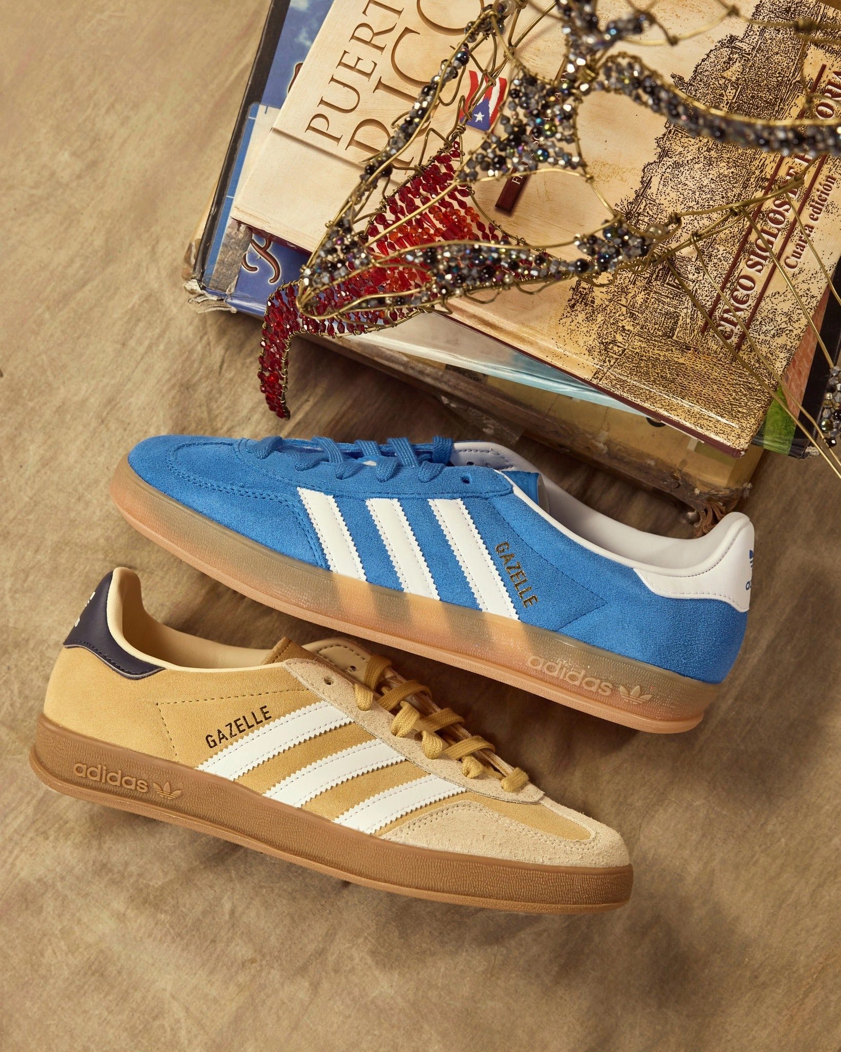 Gazelle Indoor Beige Navy suede Rolling Motion Geometry