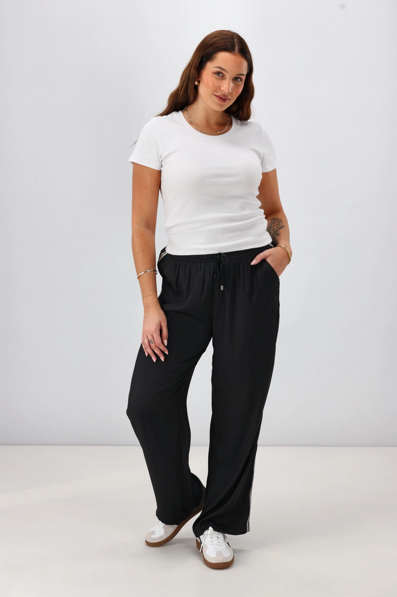 Stylish and Comfortable Gloss the Label Taylor Side Taped Wide Leg Pants Black
