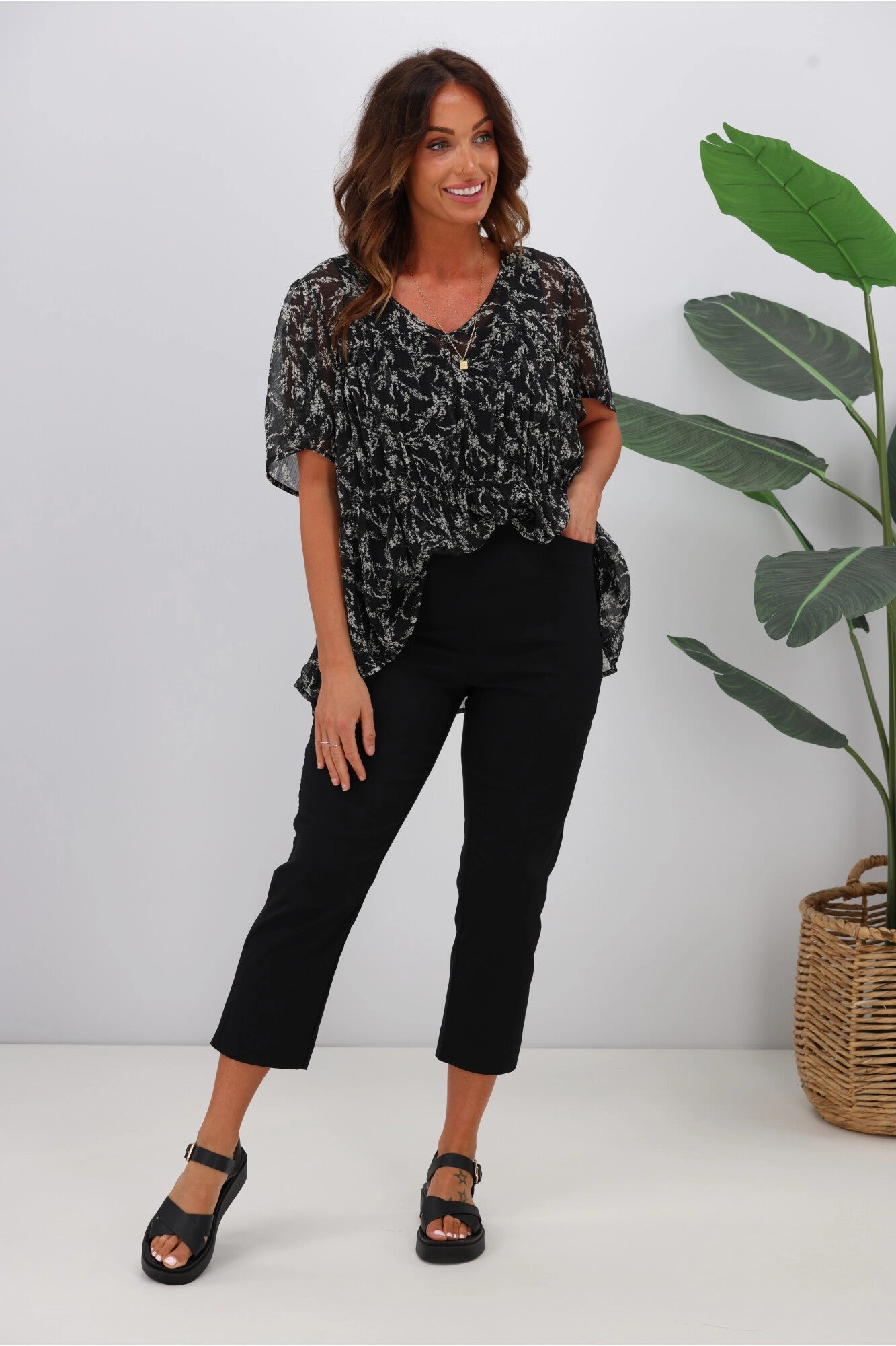 Smooth silhouette Threadz Basic Pant Black