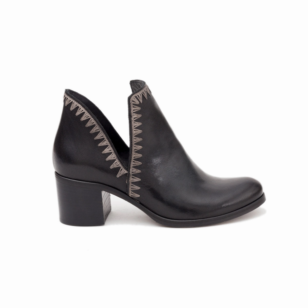 Zane Slip Resistant Outdoor Trek Padded Interior Rough Trail Hiker