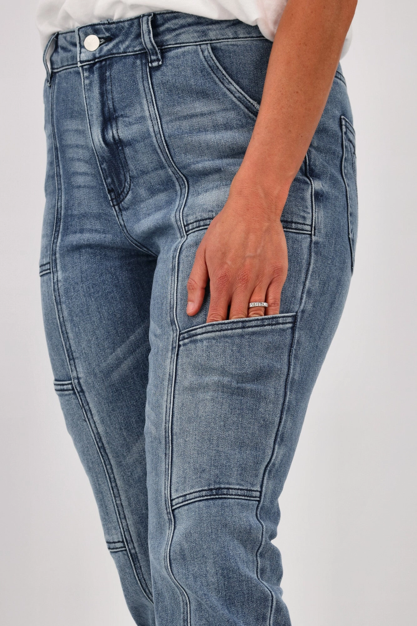 Sporty Fit Wear Cool Fit Shine On Label Hudson Utility Straight Jean Washed Blue