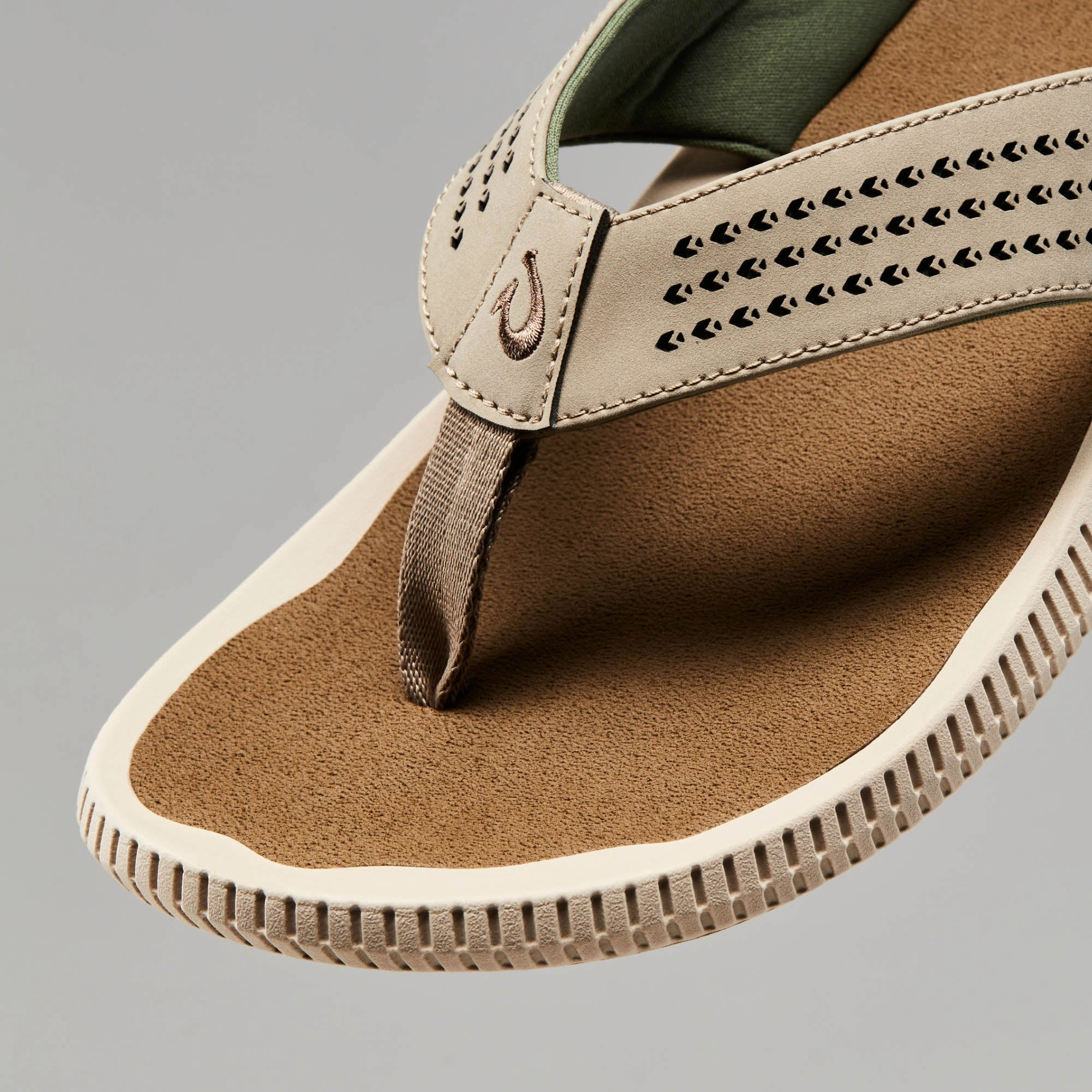 Ulele - Clay / Mustang Adjustable Sole Casual Footwear for Vacation