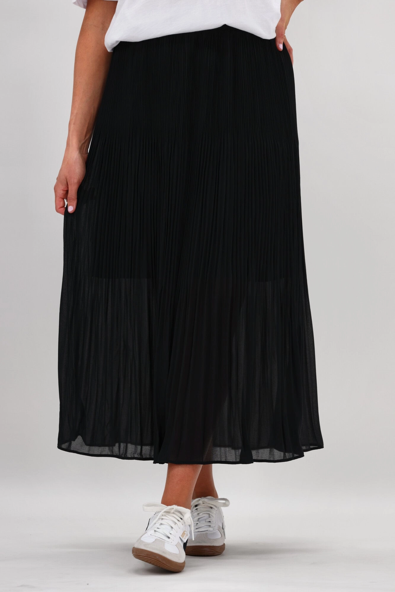 Gloss The Label Lula Variagated Pleated Skirt Black Sleek Detail Bold Accent
