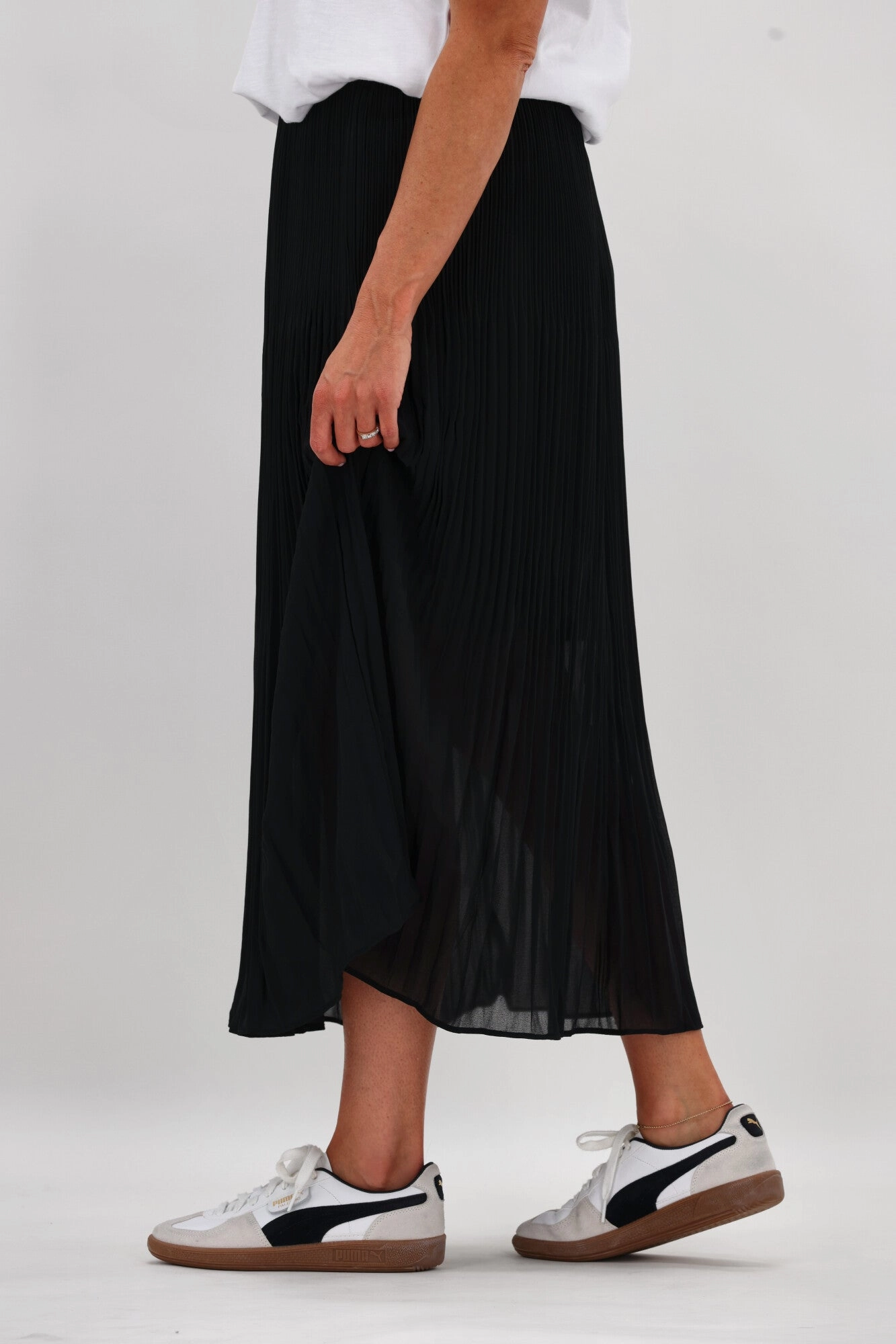 Seasonal Layering Double Stitched Gloss The Label Lula Variagated Pleated Skirt Black