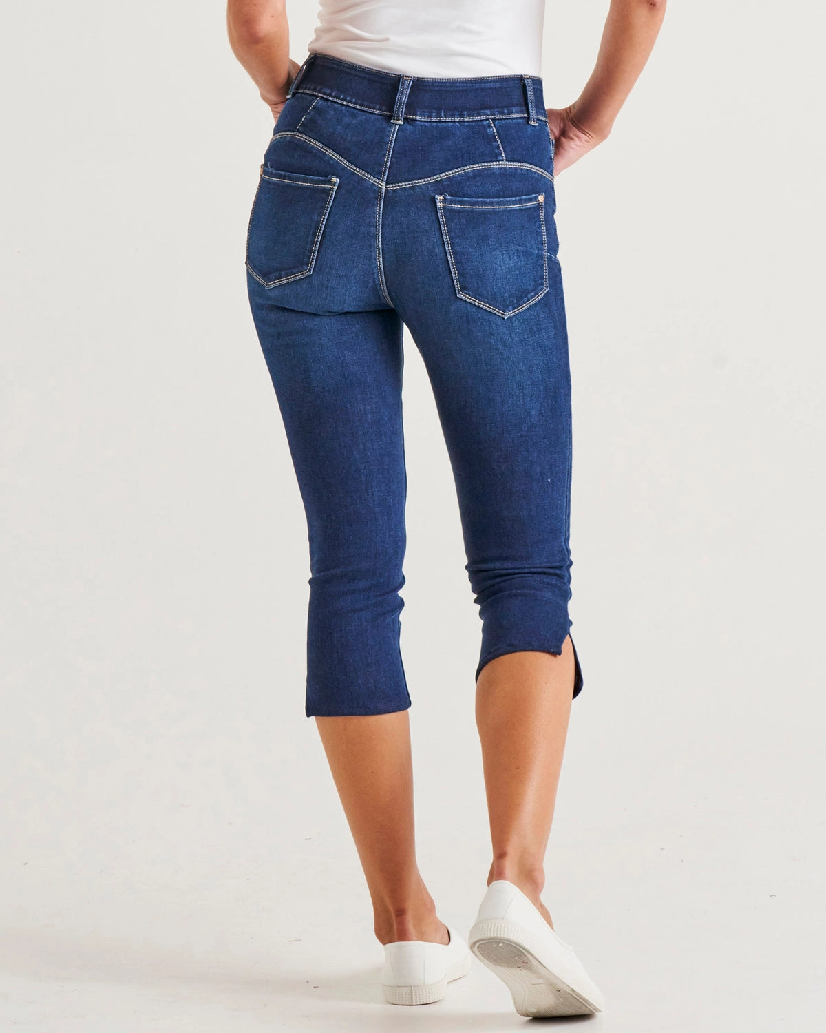 Winter Sports Shape Retain Betty Basics Camila Crop Jean Midnight Denim