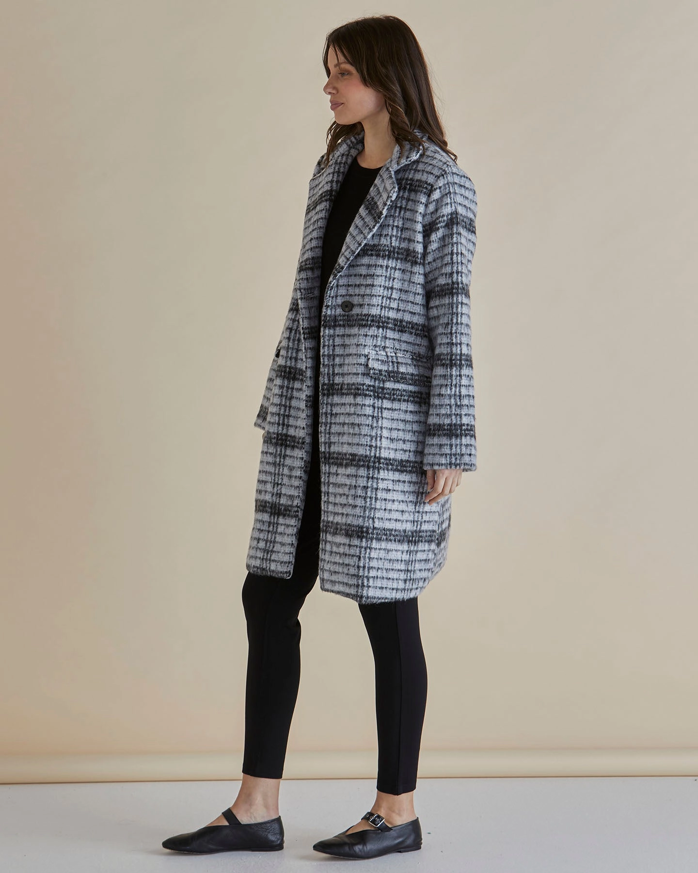 Contoured Back Panel QuickAccess Pockets Betty Basics Wanda Coat Mono Chrome