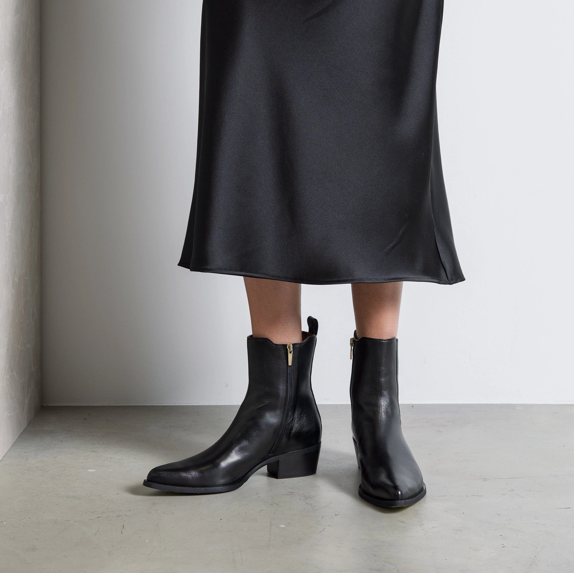 Vend?me Amandine black calfskin leather boots Protective Cushioning