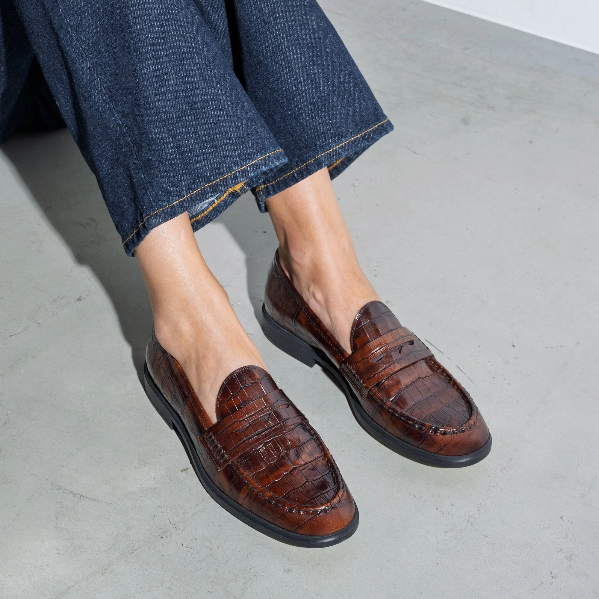 Versatile Footwear Clean Cut Vend?me Blandine croco brown calfskin leather loafers