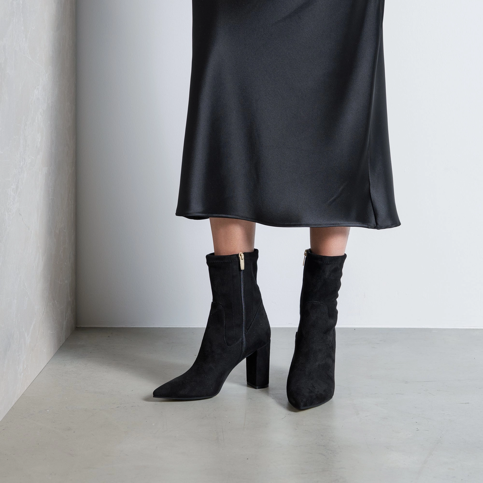 Vend?me Fem black nylon stretch suede heels Comfortable Feel Anti Slip