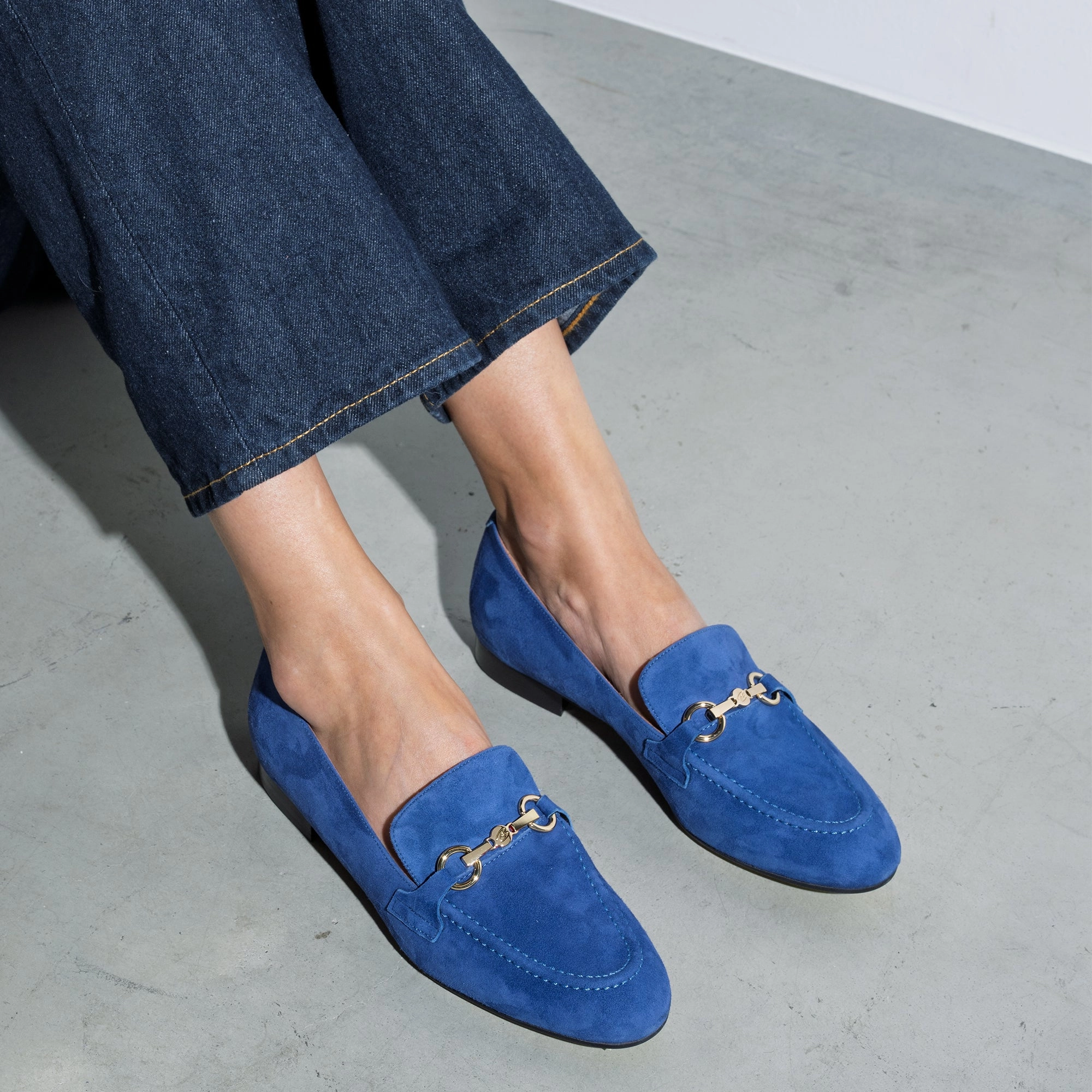 Vend?me Fleur blue suede loafers Club Night