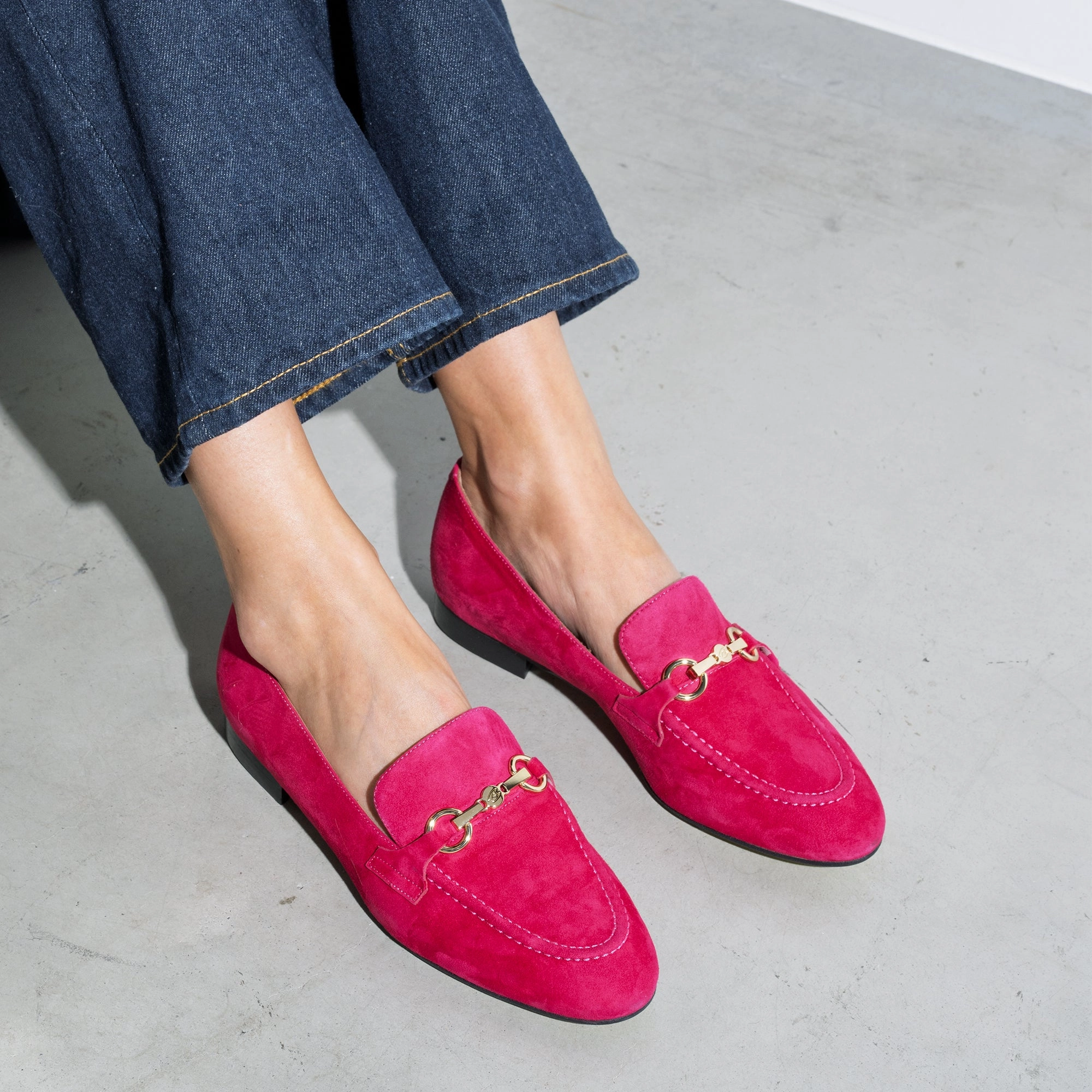 Vend?me Fleur fuchsia suede loafers Calm Look Tailored Vibe