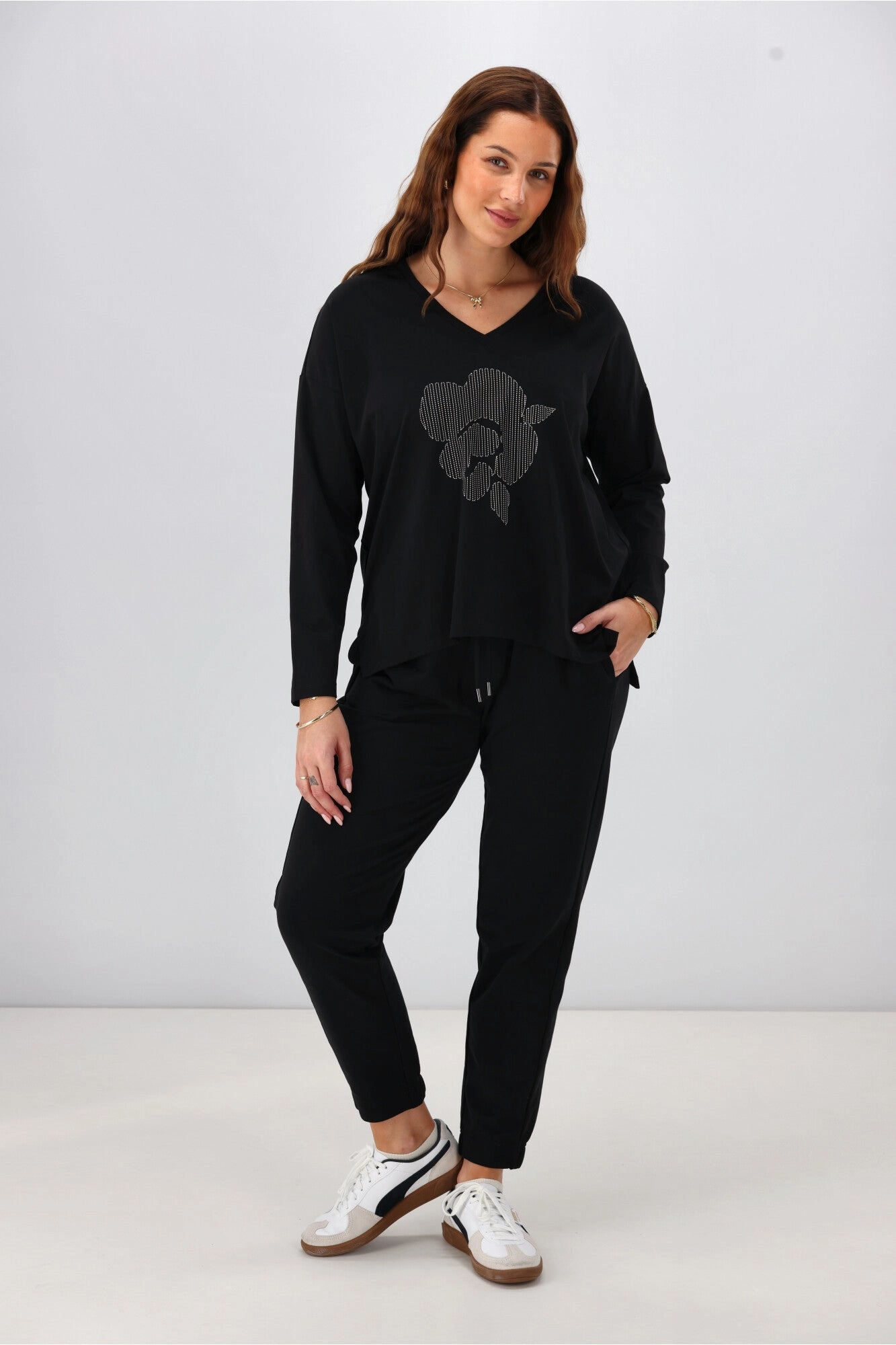 Shine On Label Leith Boxy Oversized V Neck Tee Black Durable Style monochromatic
