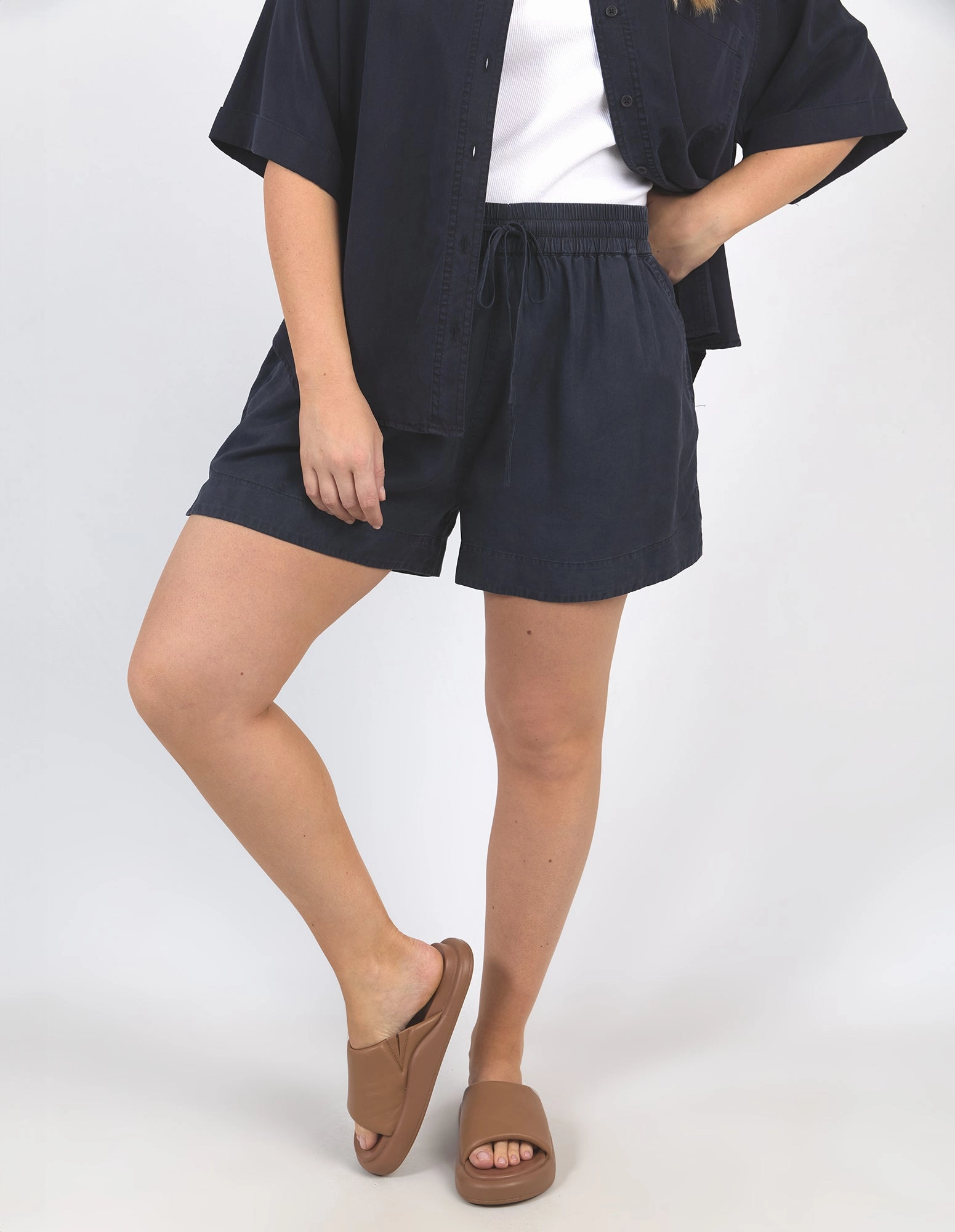 Elm Bliss Washed Short Washed Navy Outdoor Performance