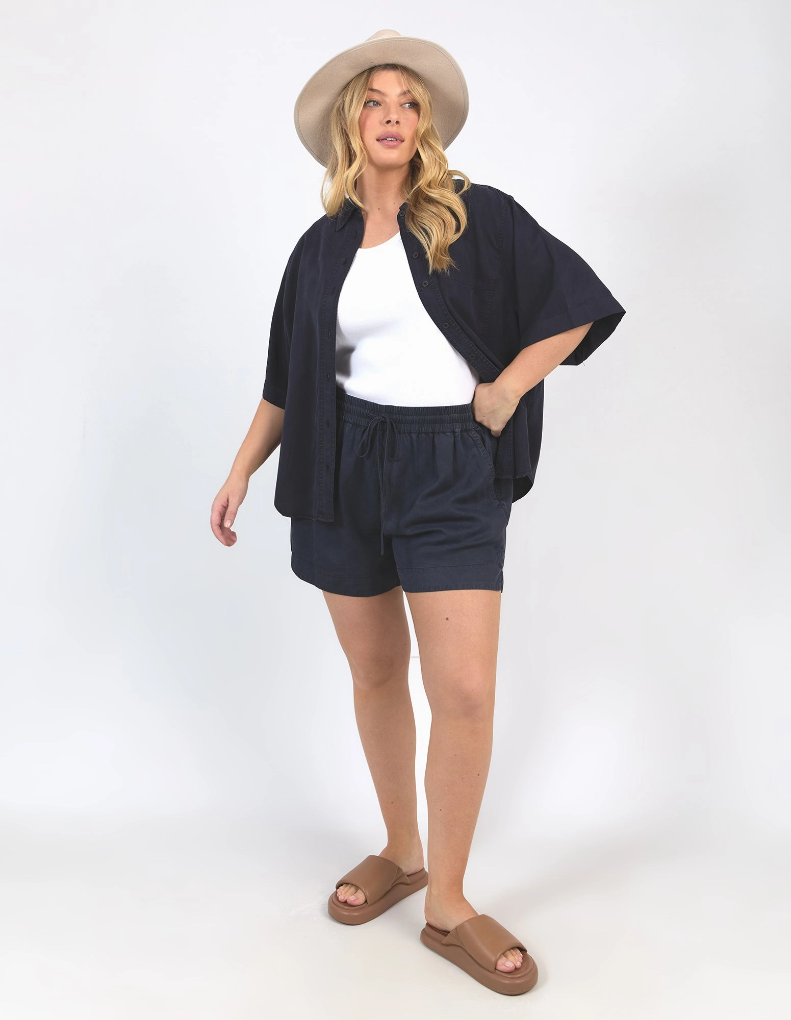 Elm Bliss Washed Short Washed Navy athletic style