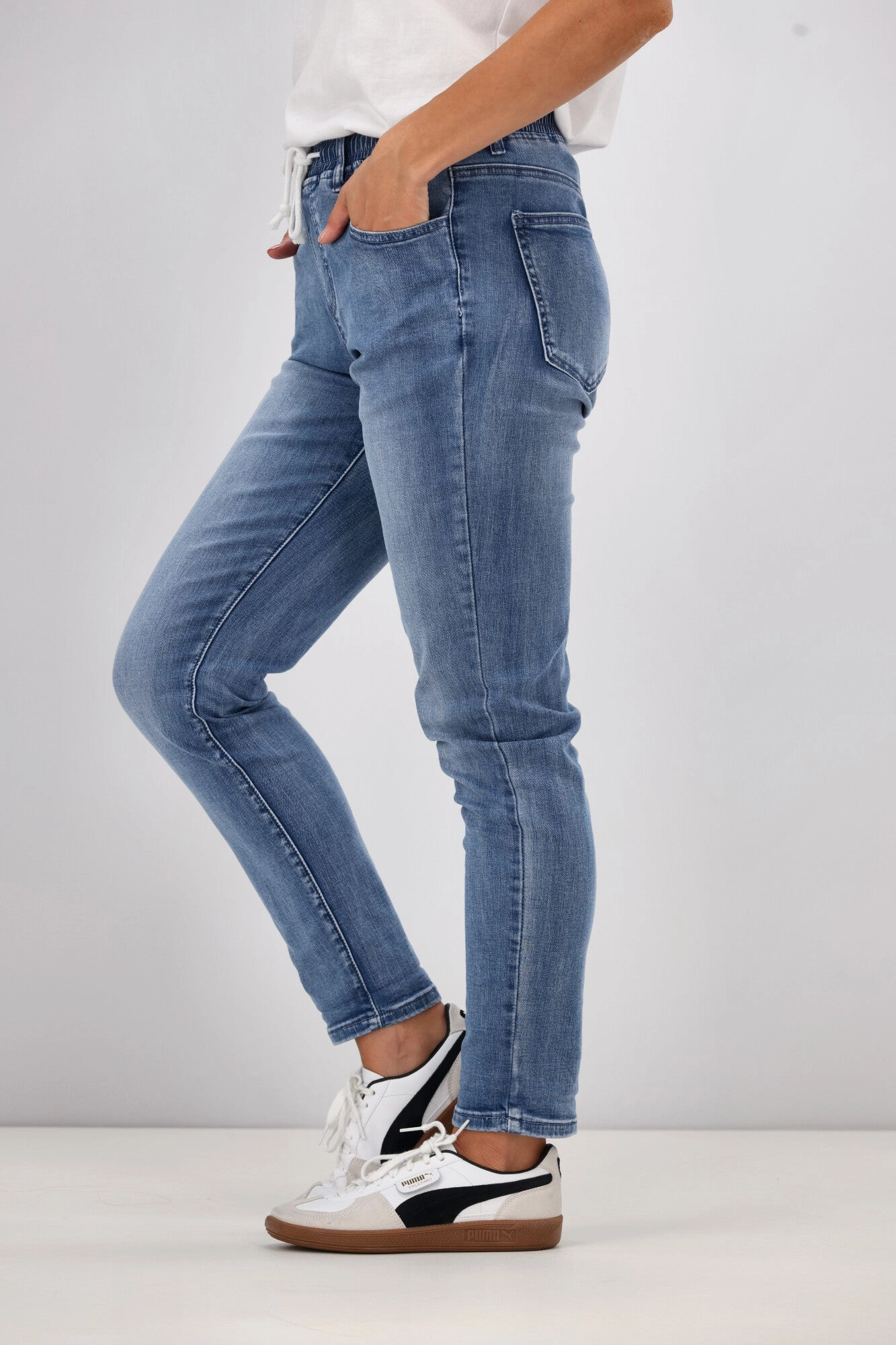 Chill Mode Body-Con Fit Wakee Denim Jaxon Jogger Washed Blue