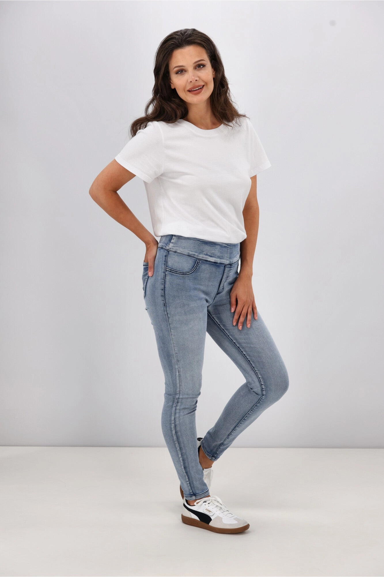 Wakee Denim Moxy Pull On Jean Washed Blue Signature Fit