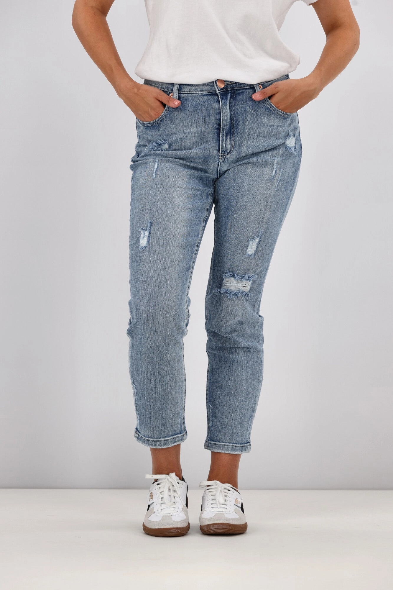 All-Day Wearable Soft Waistband Wakee Denim Scarlett Jeans Washed Blue