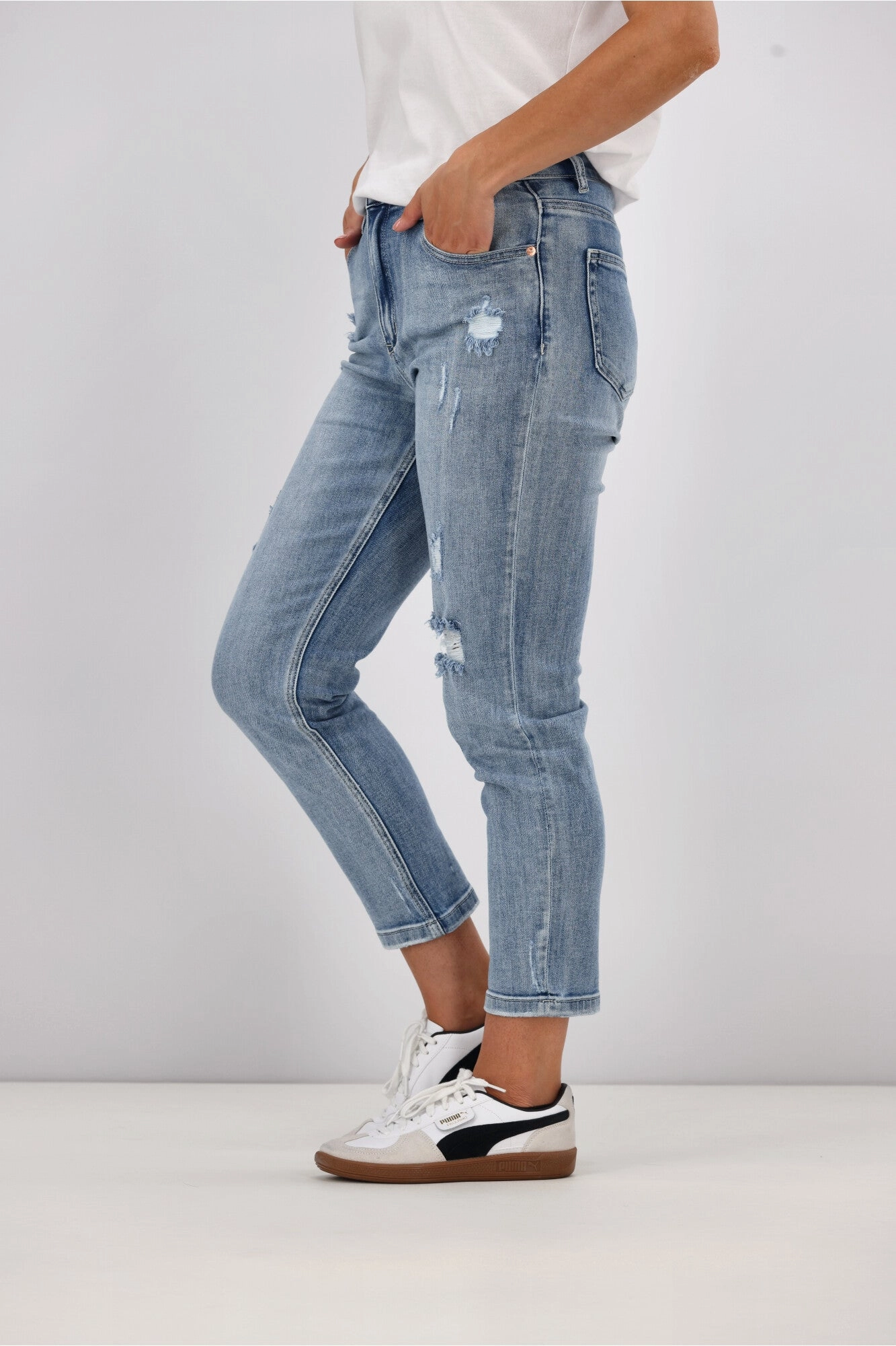 Work Commute Budget Friendly Effortless Comfort Wear Wakee Denim Scarlett Jeans Washed Blue