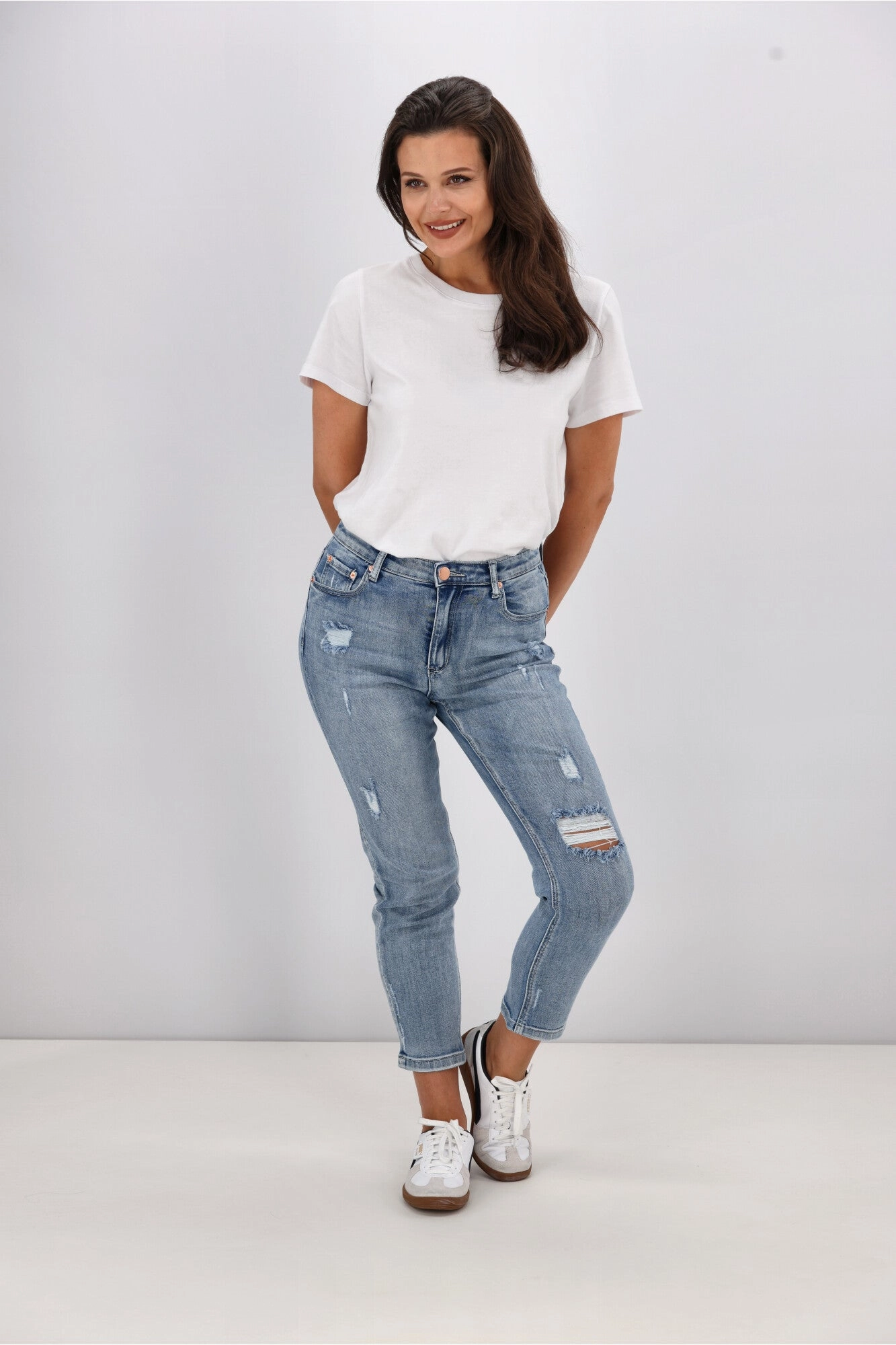 Wakee Denim Scarlett Jeans Washed Blue Neutral Color Fashion Look