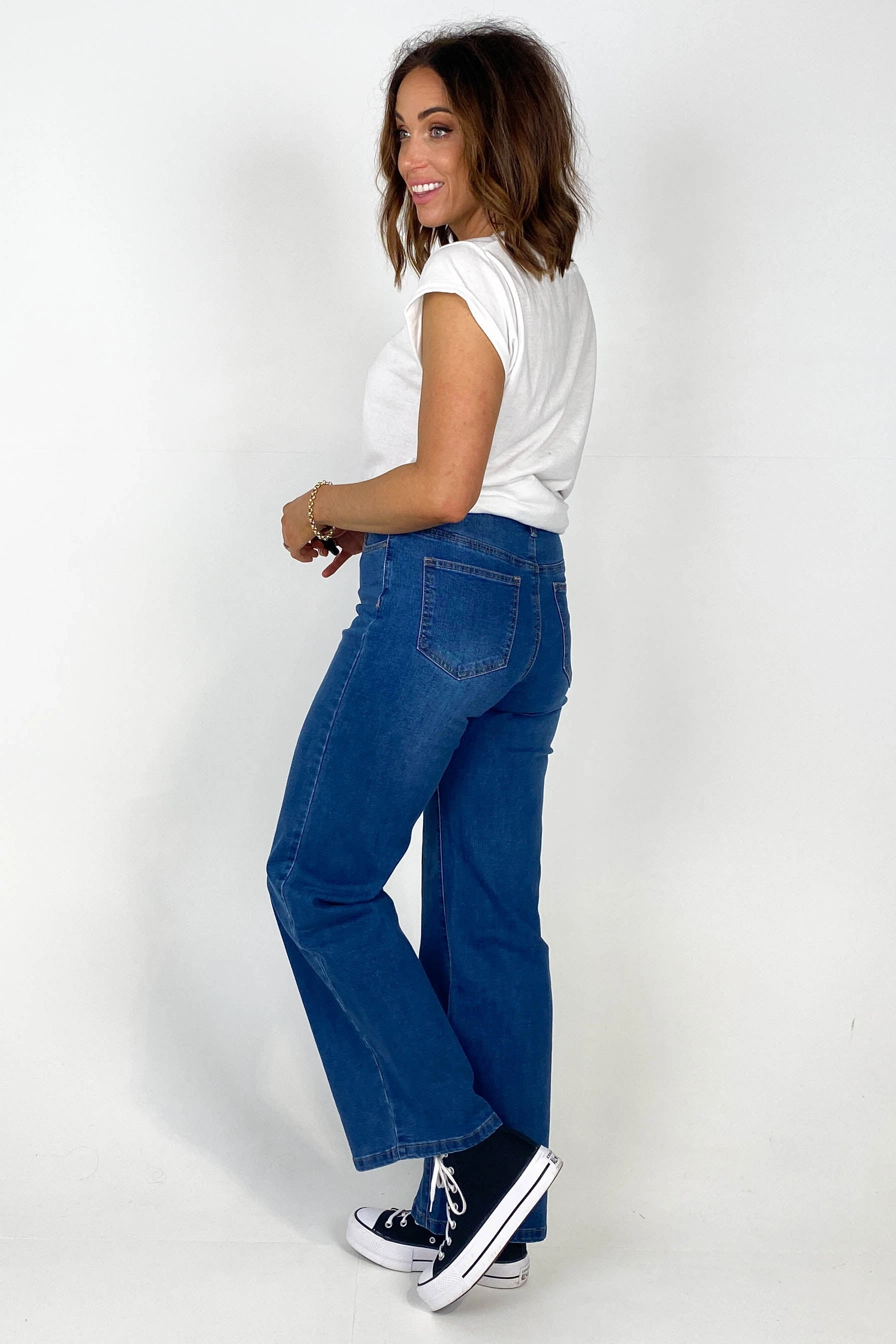Wakee Gemma Wide Leg Jeans Dark Blue Ultimate flexibility Seamless Design Minimalist Style