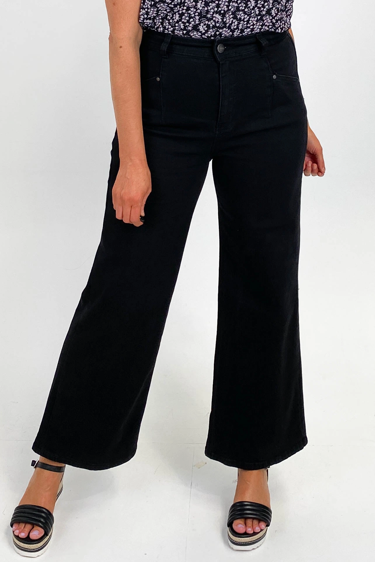 Smooth Lining Technology Wakee Natalia Wide Leg Jean Black